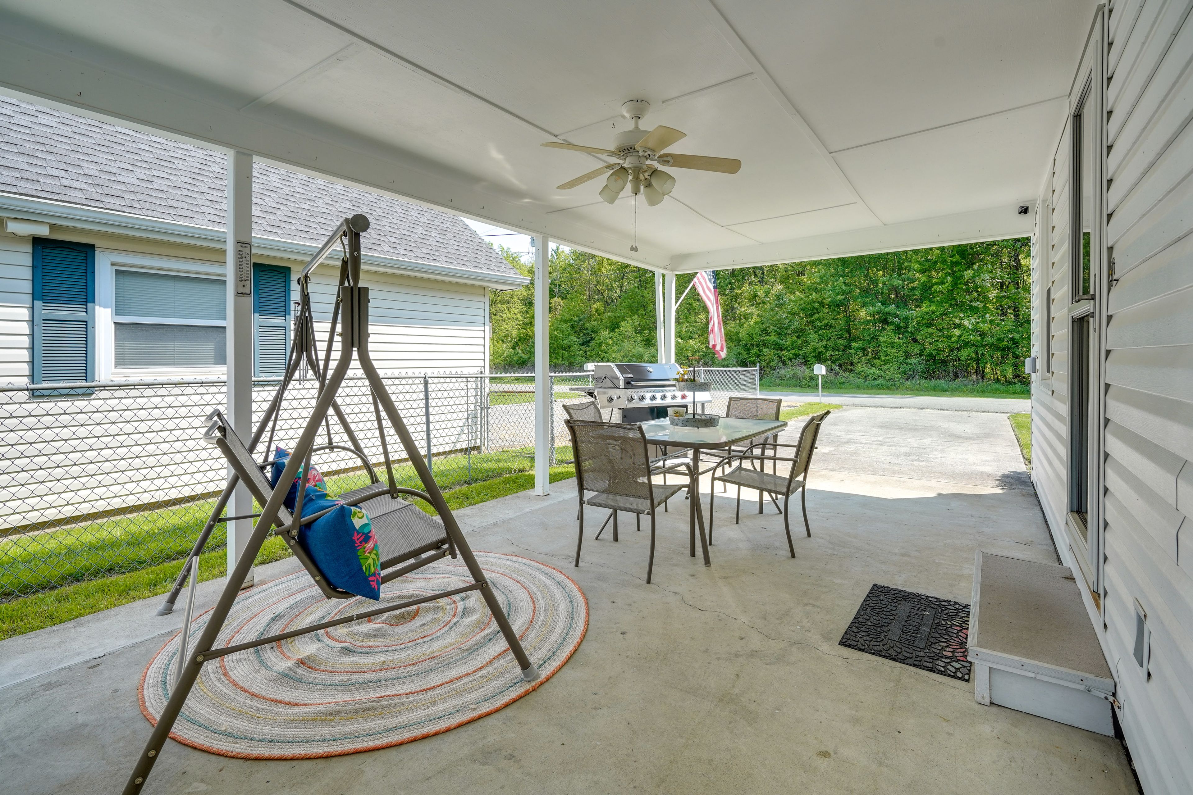Cottage Exterior | Furnished Patio | Dining Area | Gas Grill
