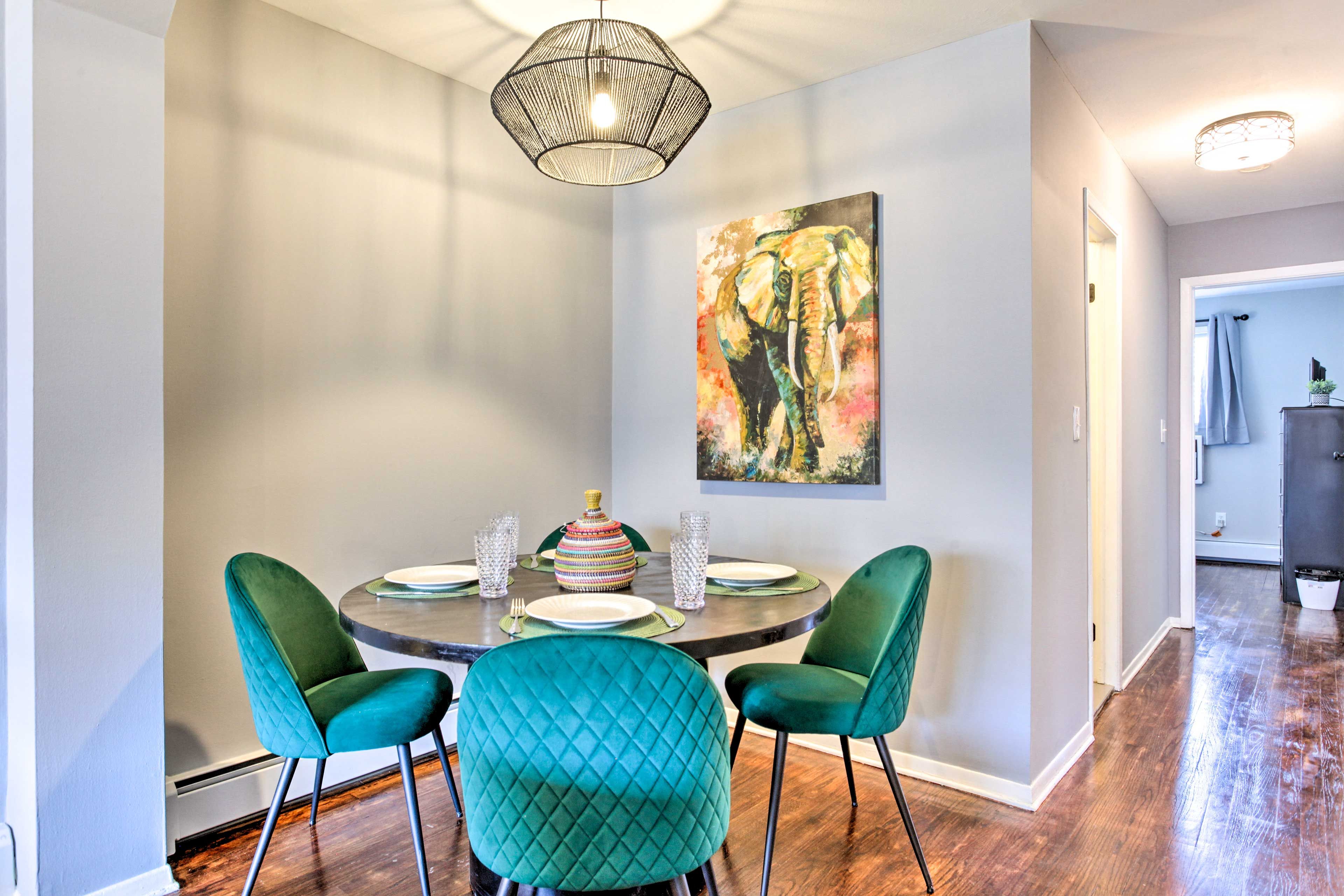 Dining Table | Dishware/Flatware Provided