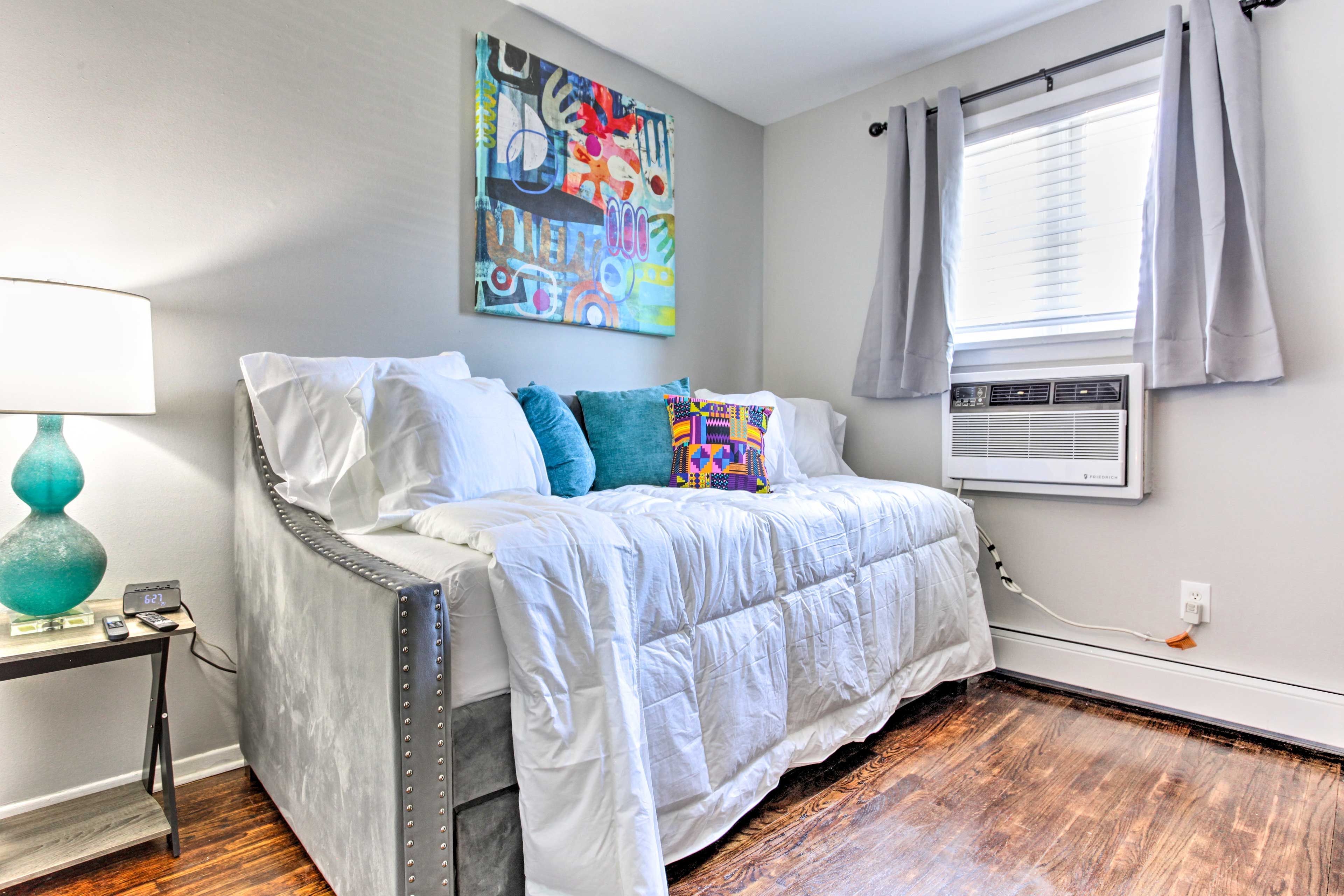 Bedroom 2 | Twin Bed w/ Twin Trundle | Smart TV