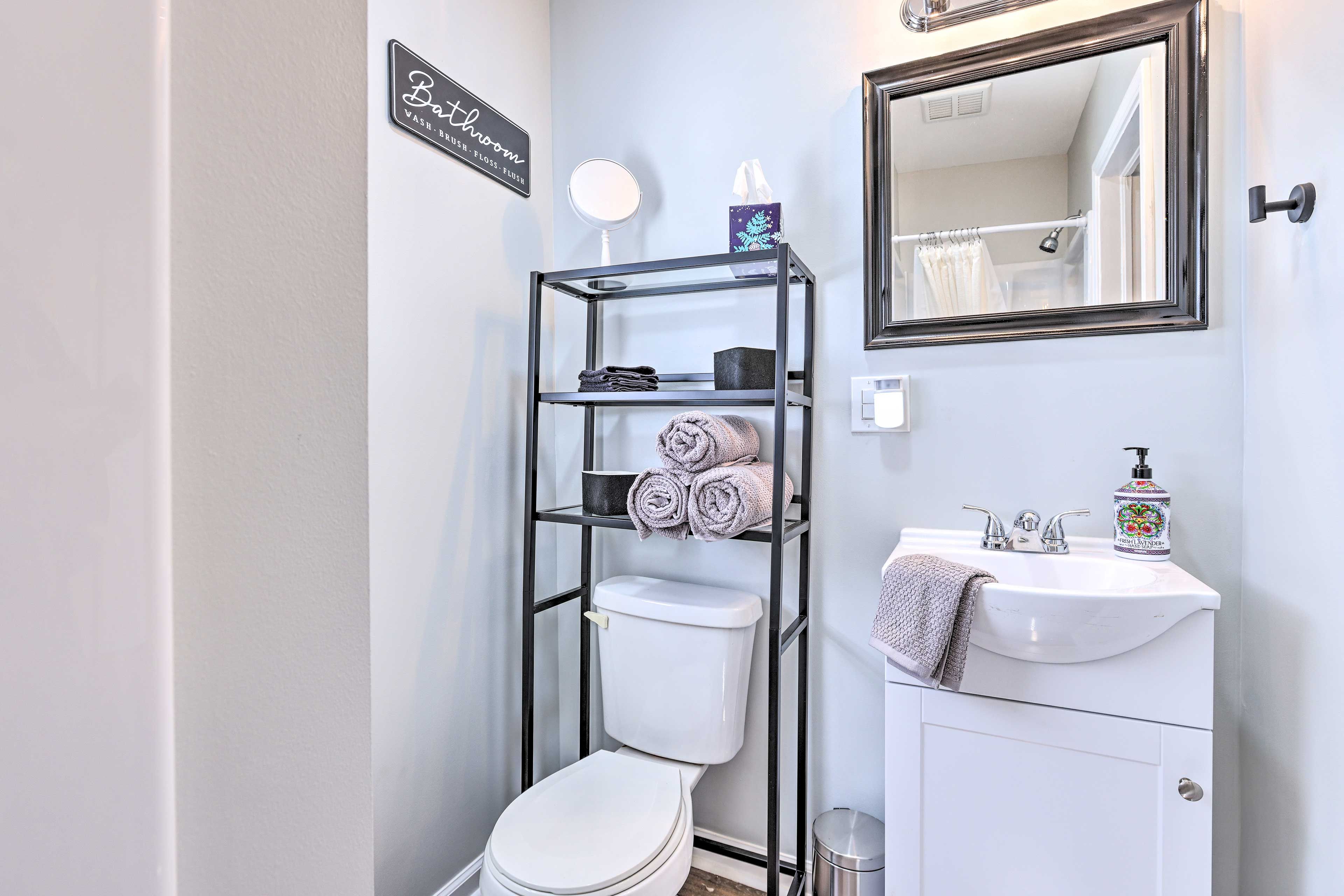 Full Bathroom | Towels Provided