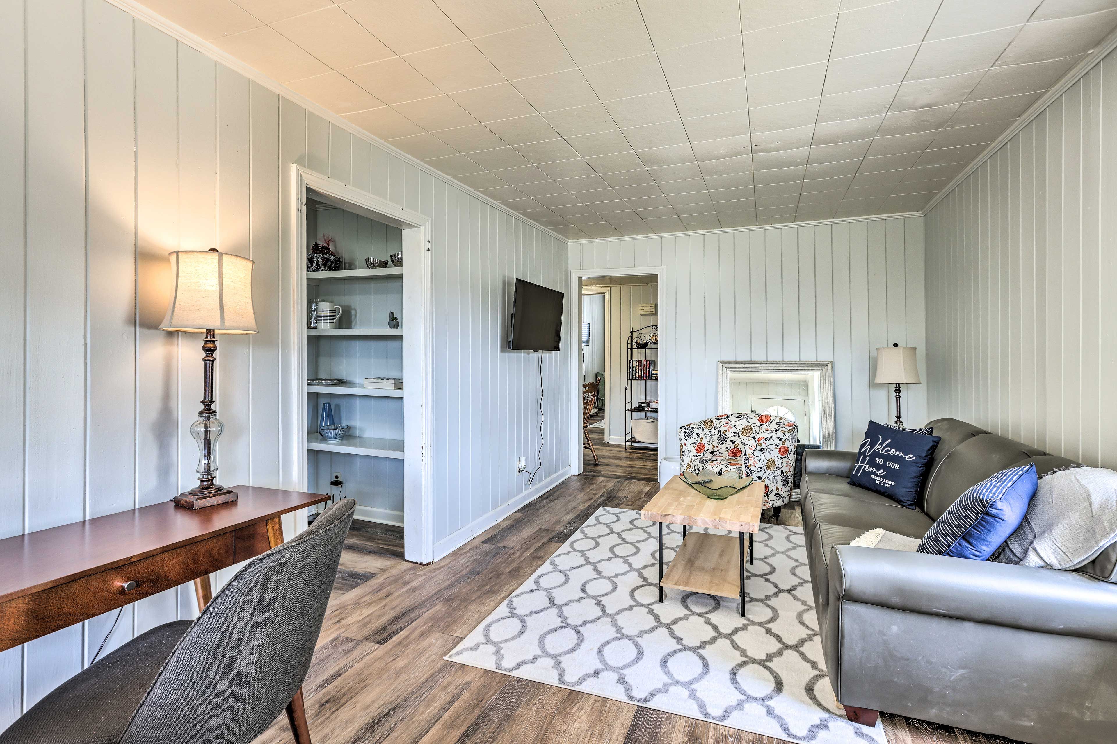 Living Area | Free WiFi | Central A/C & Heat | Smart TV | Queen Sleeper Sofa