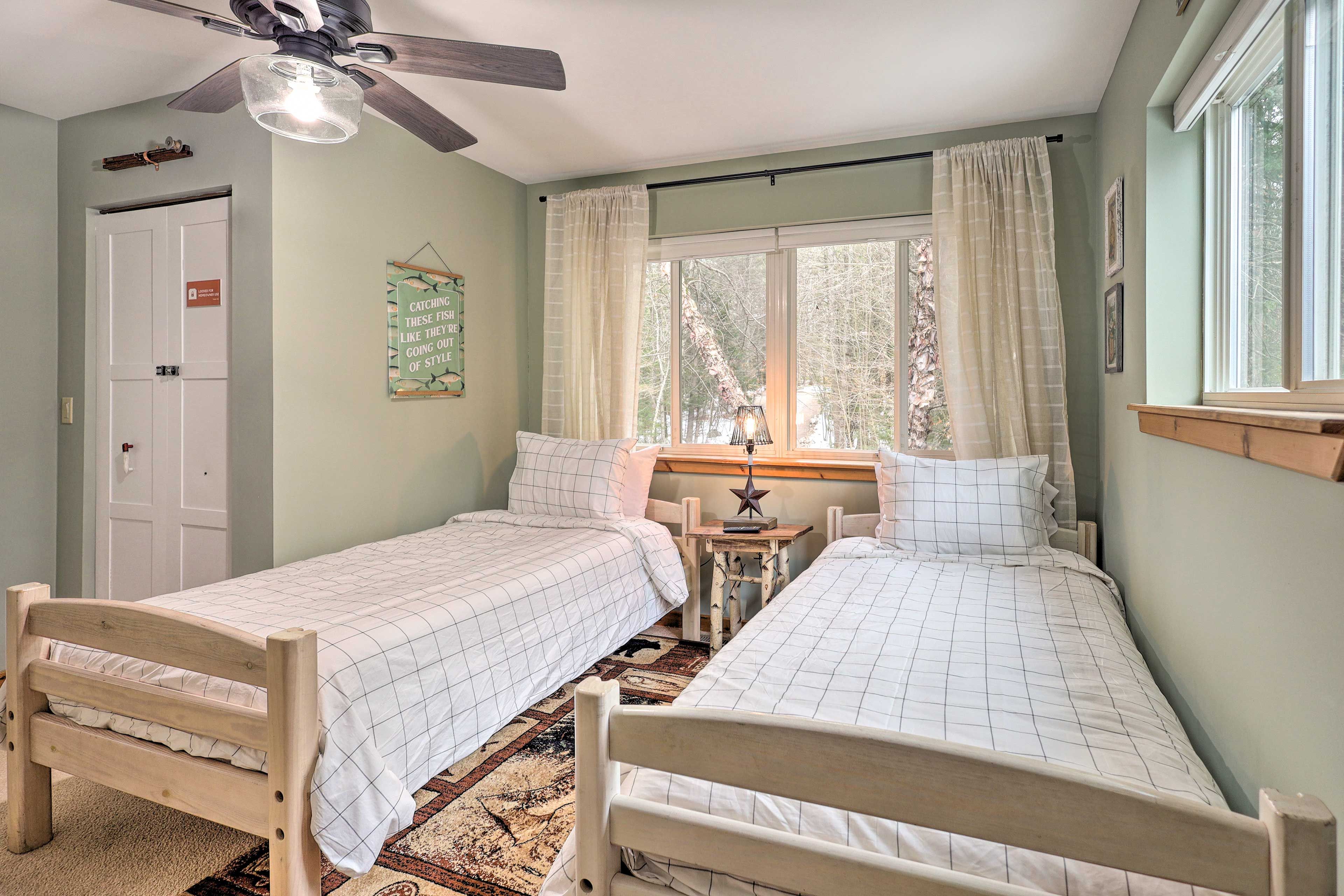 Bedroom 2 | 2 Twin Beds | Linens & Towels Provided
