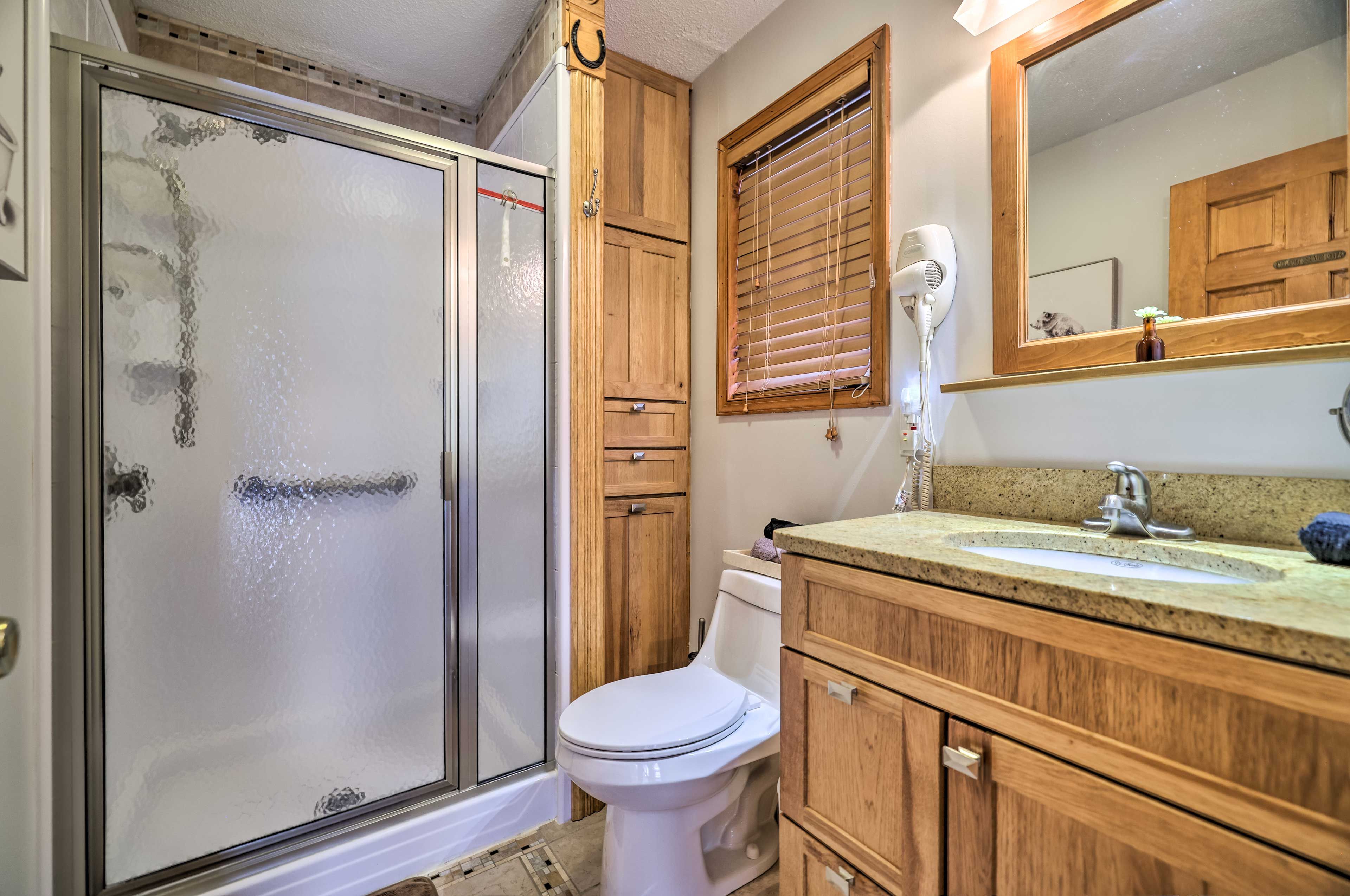 Full Bathroom | Towels Provided