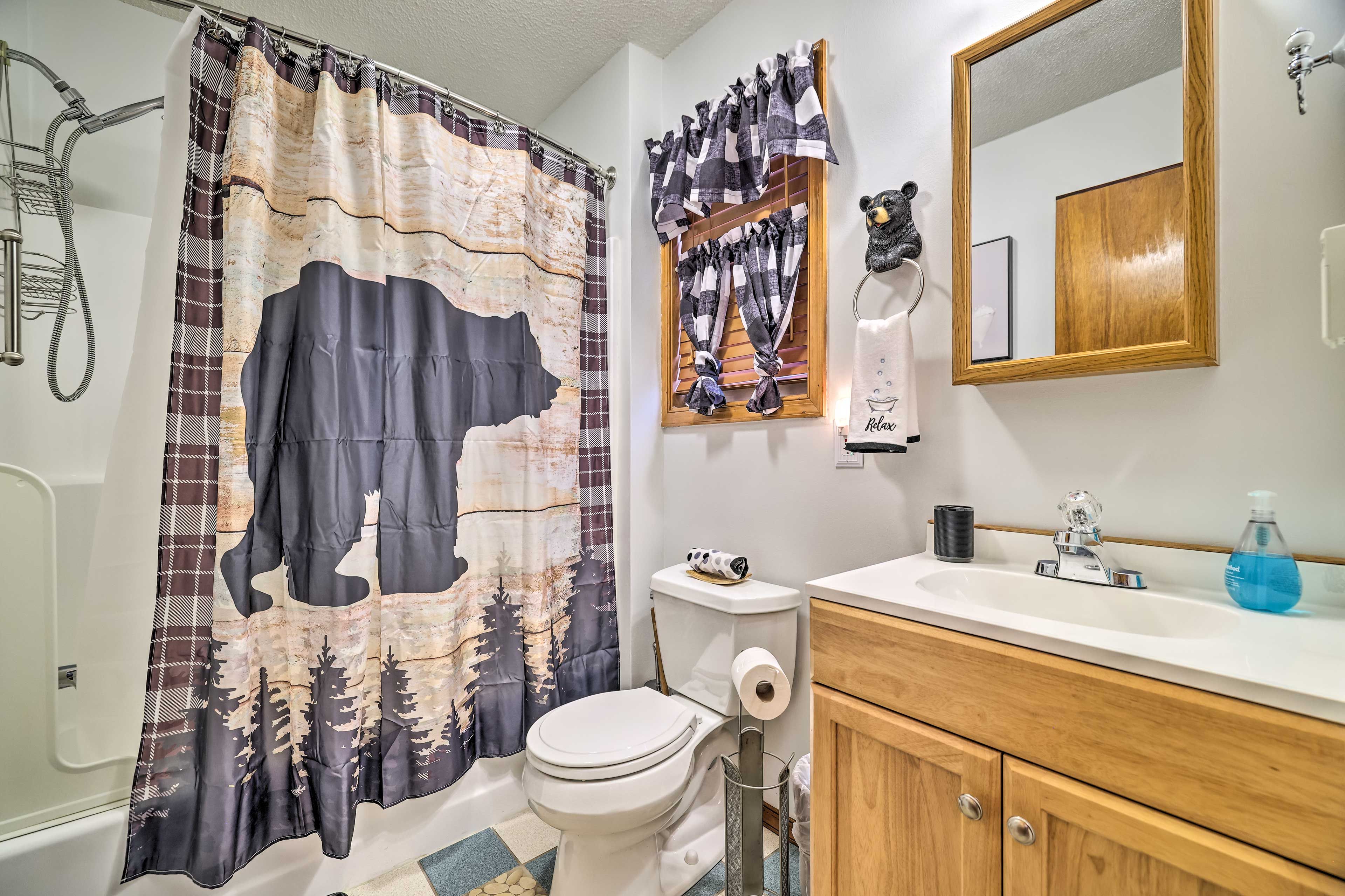 Full Bathroom | Complimentary Toiletries