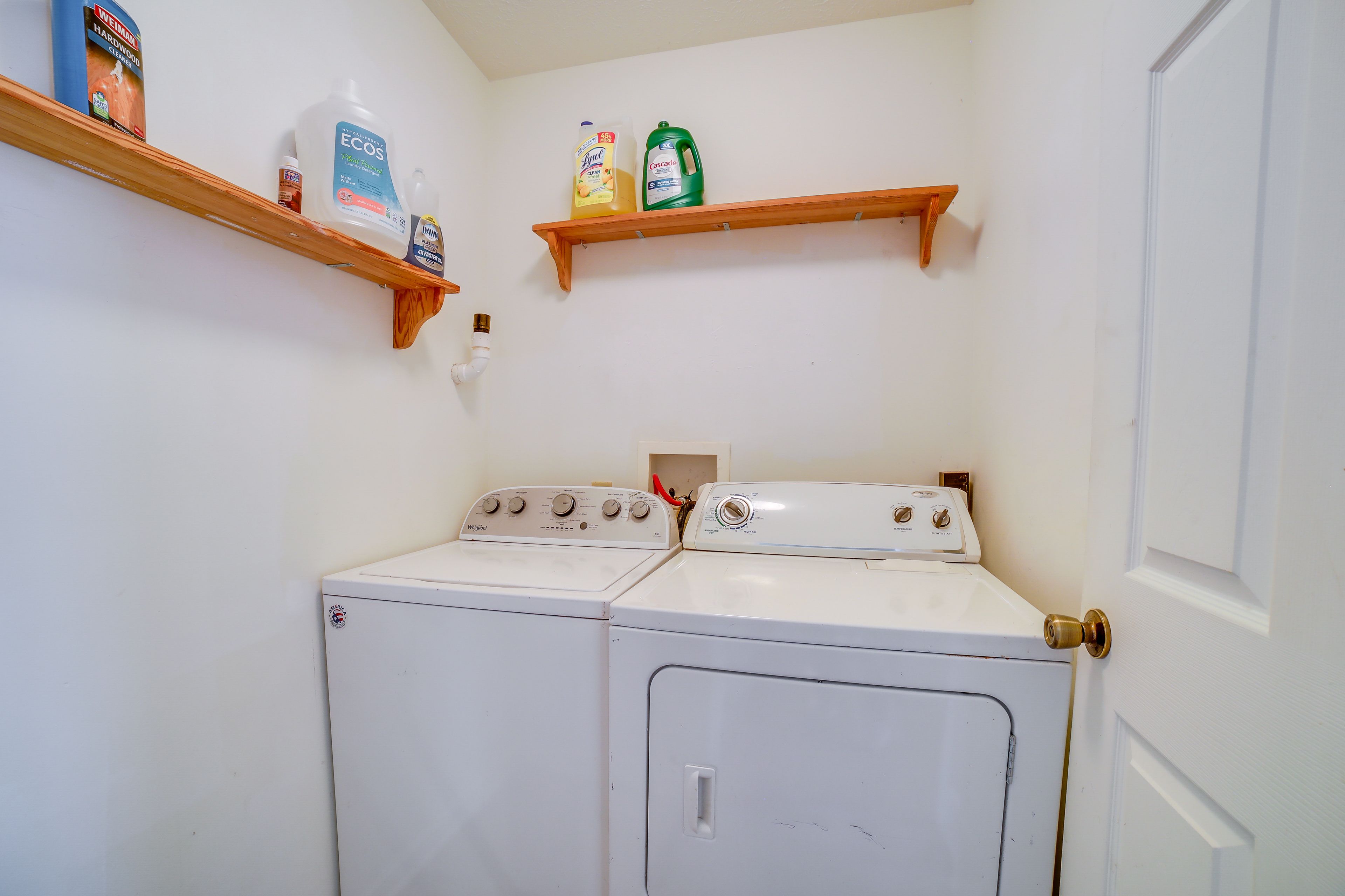 Washer & Dryer | Linens Provided