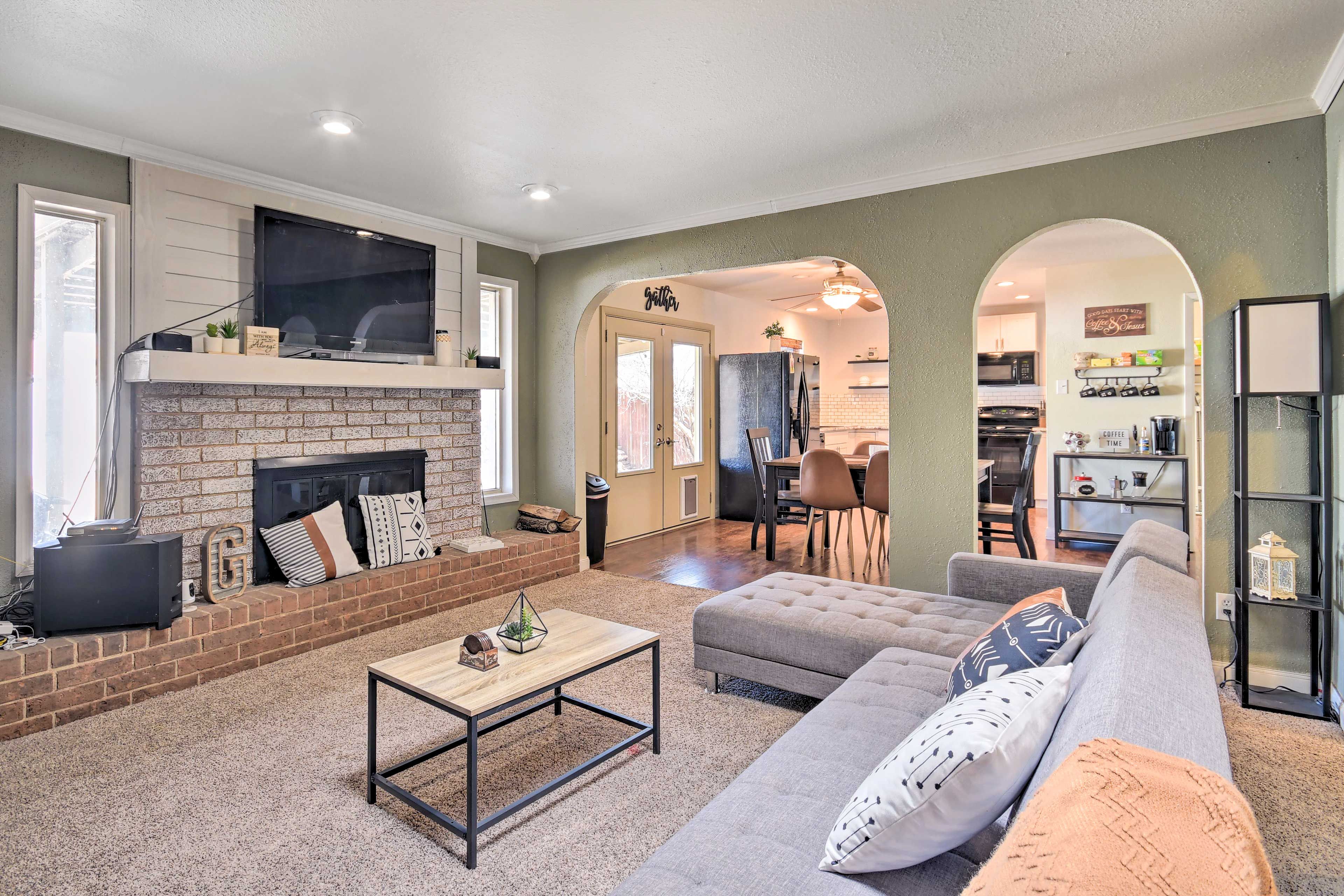 Clovis Vacation Rental | 3BR | 2BA | 1,399 Sq Ft | 2 Steps to Enter