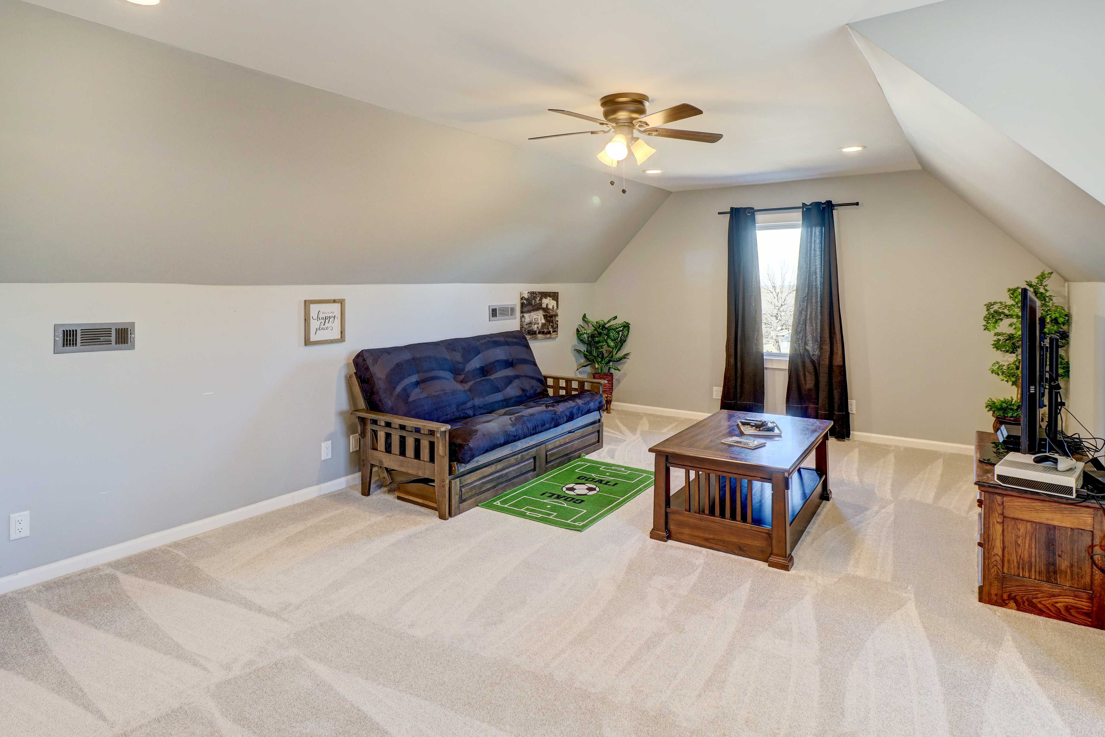 Bedroom 4 | Futon | Smart TV