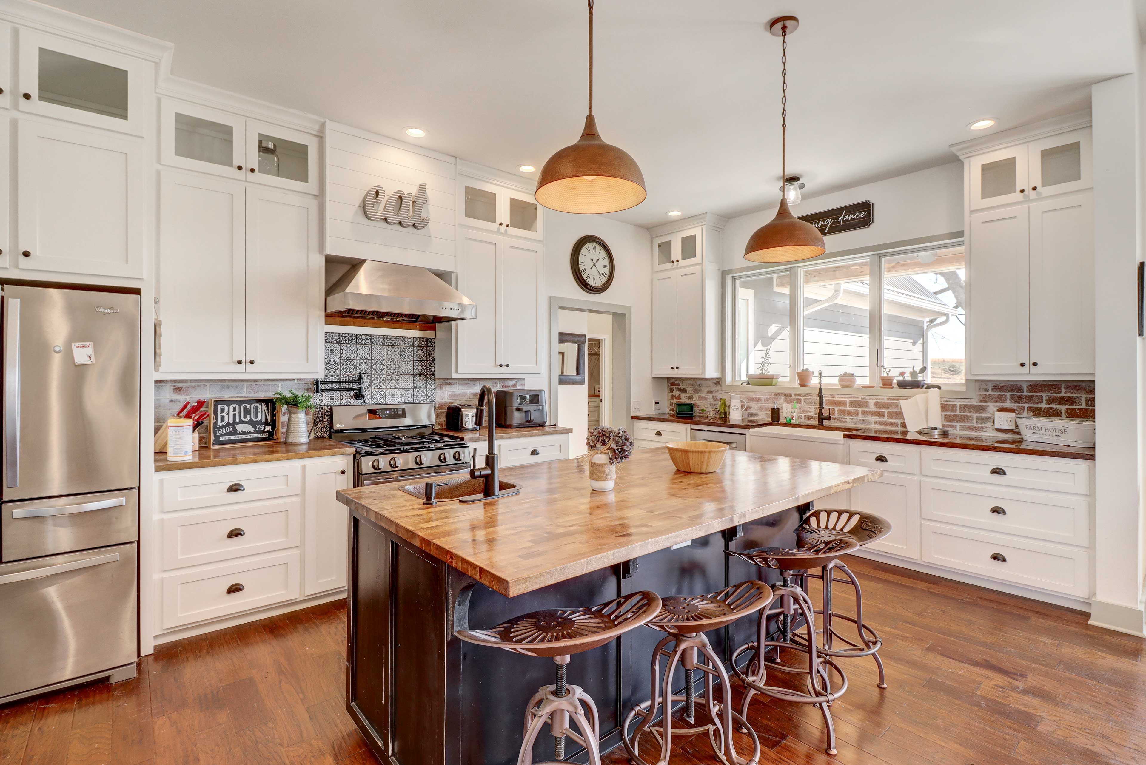 Kitchen | Cooking Basics | Coffee Maker | Paper Towels/Trash Bags Provided