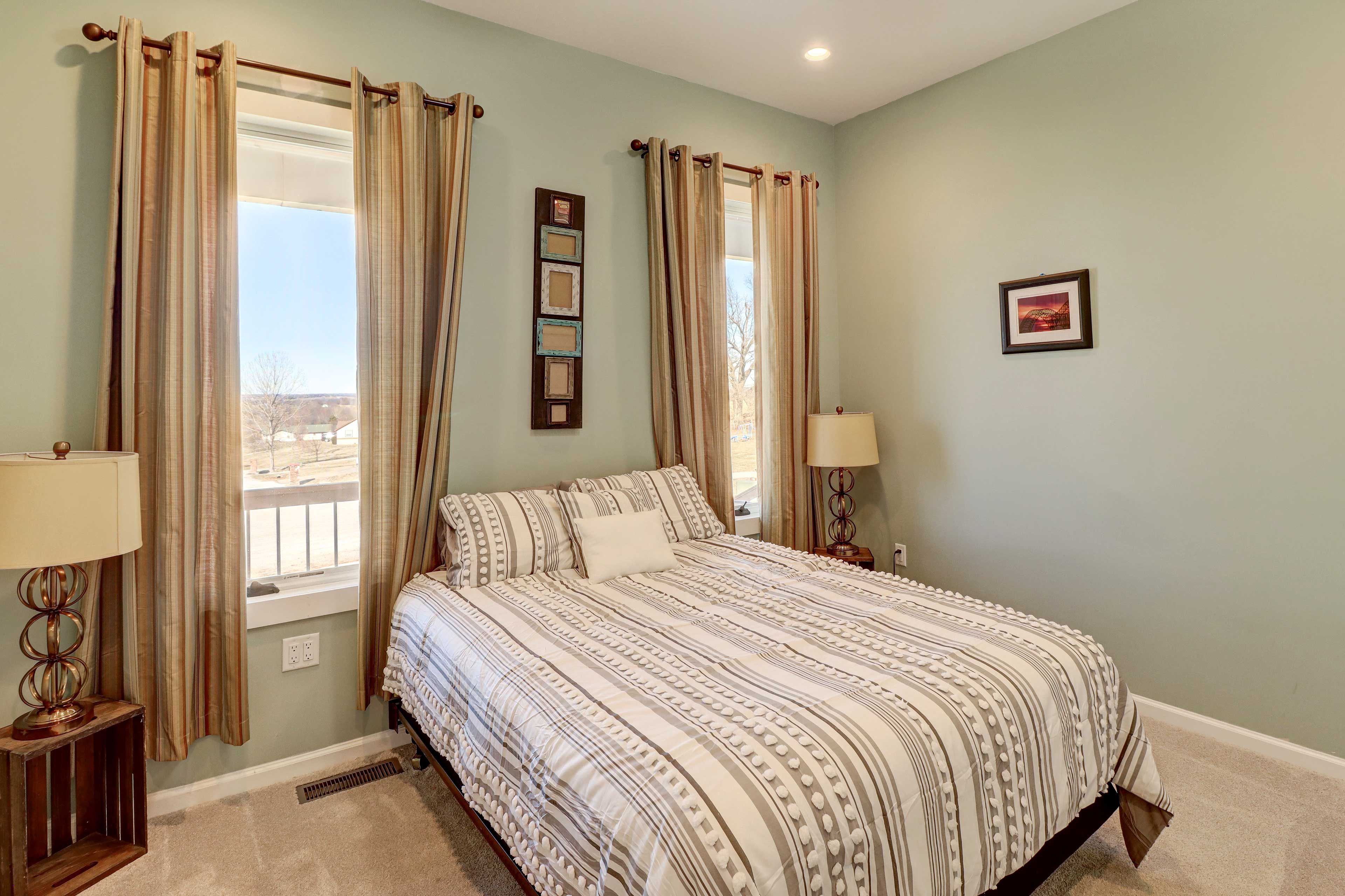 Bedroom 2 | Queen Bed
