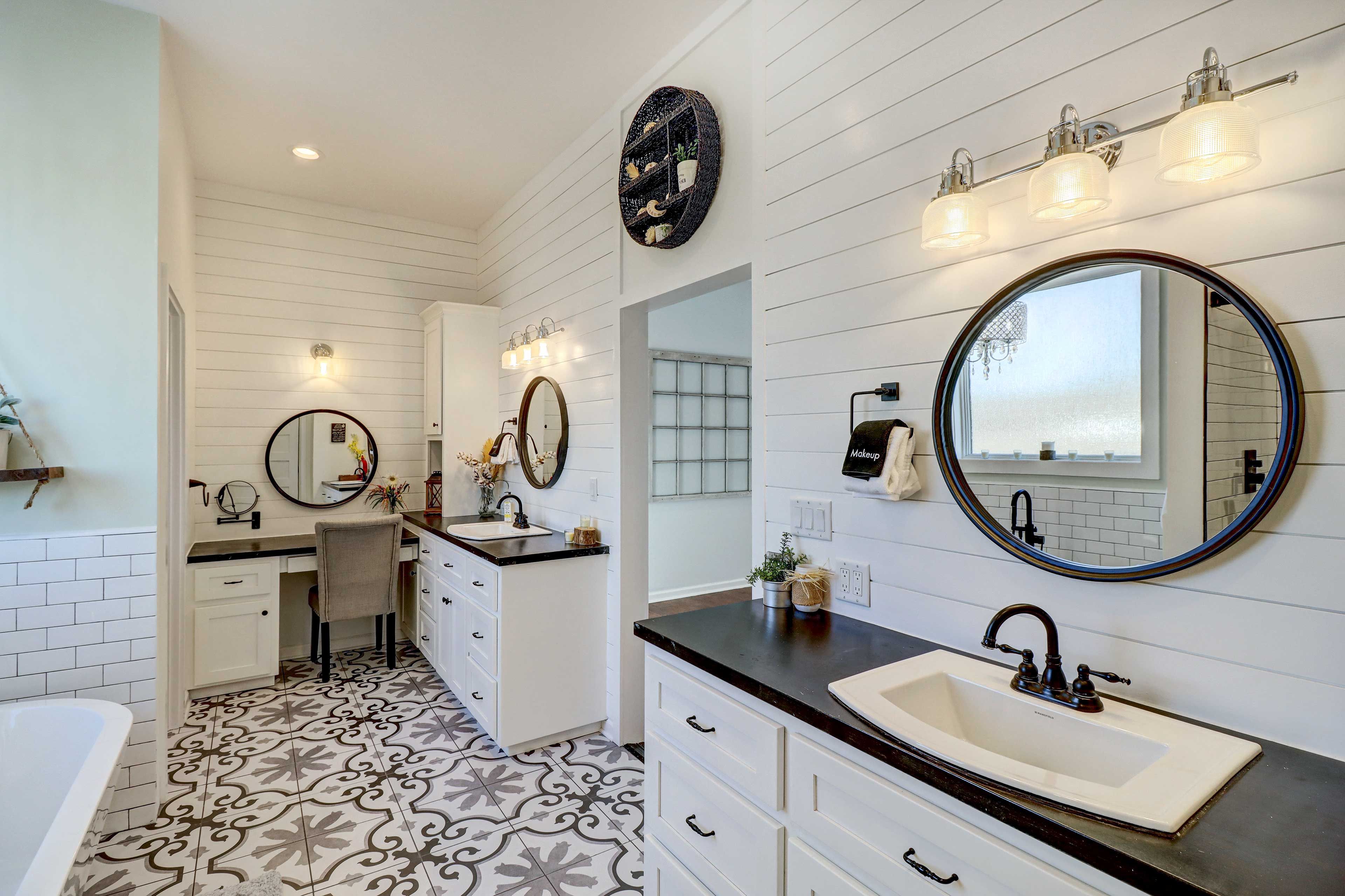 En-Suite Bathroom | Towels Provided