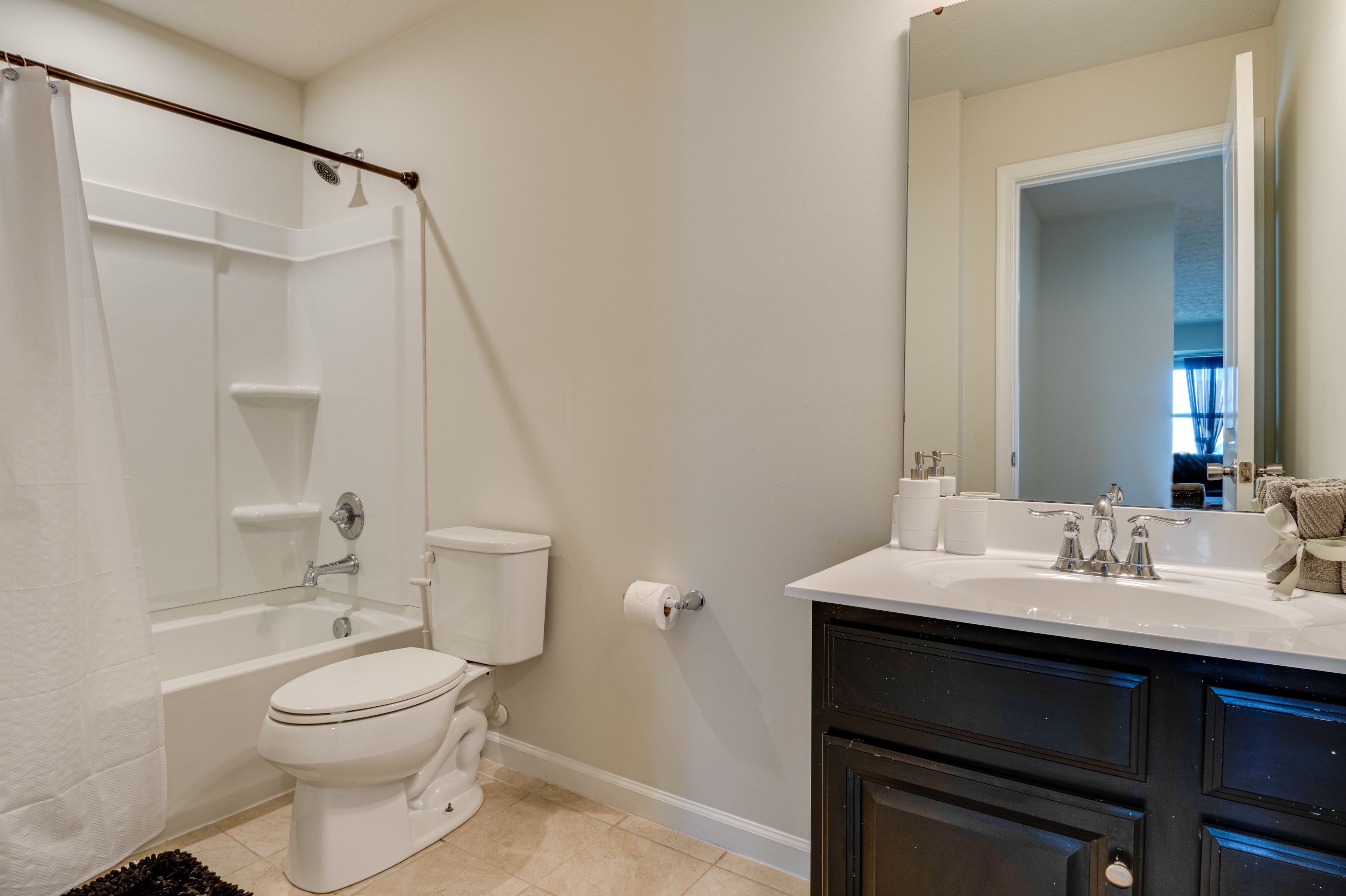 Full Bathroom | 2nd Floor