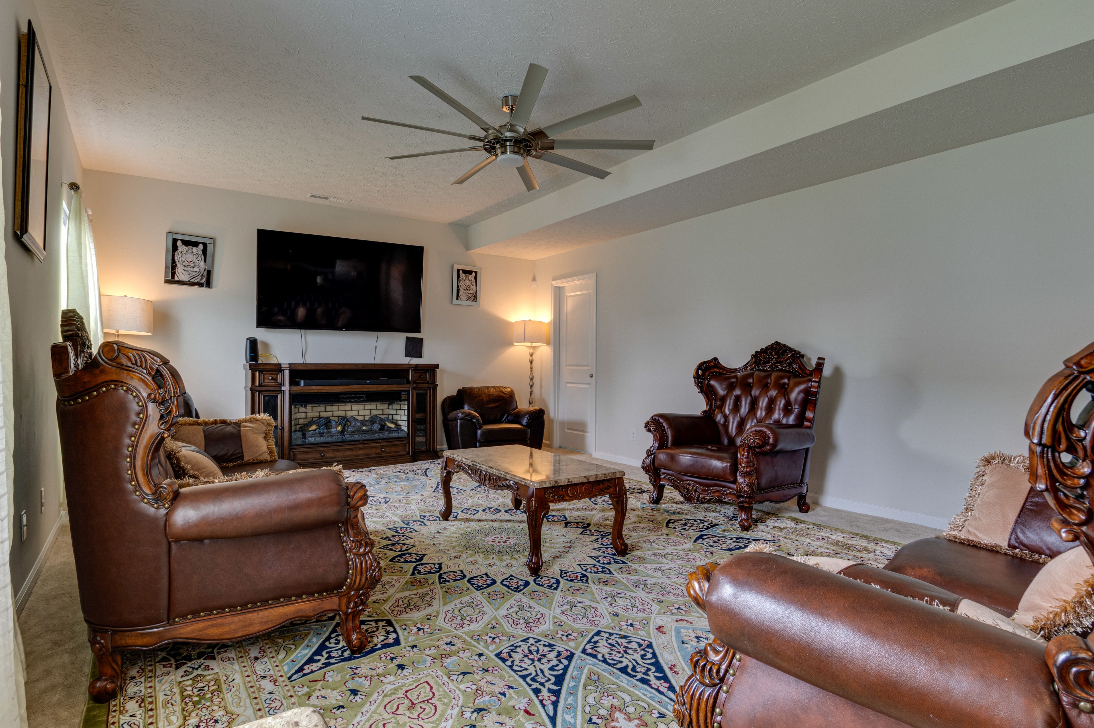 Living Room | Electric Fireplace | Smart TV | Free WiFi