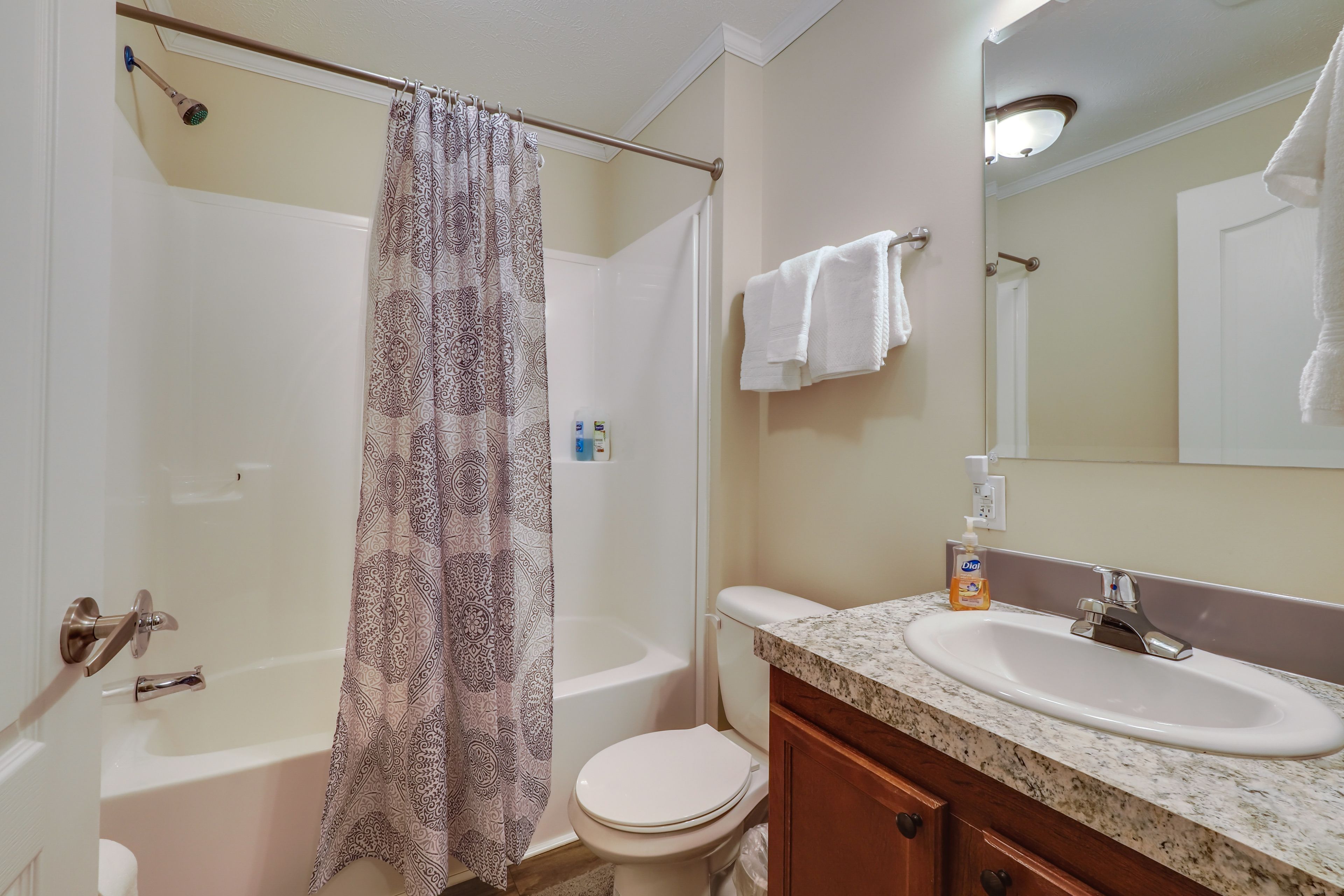 Full Bathroom | Towels Provided | Hair Dryer