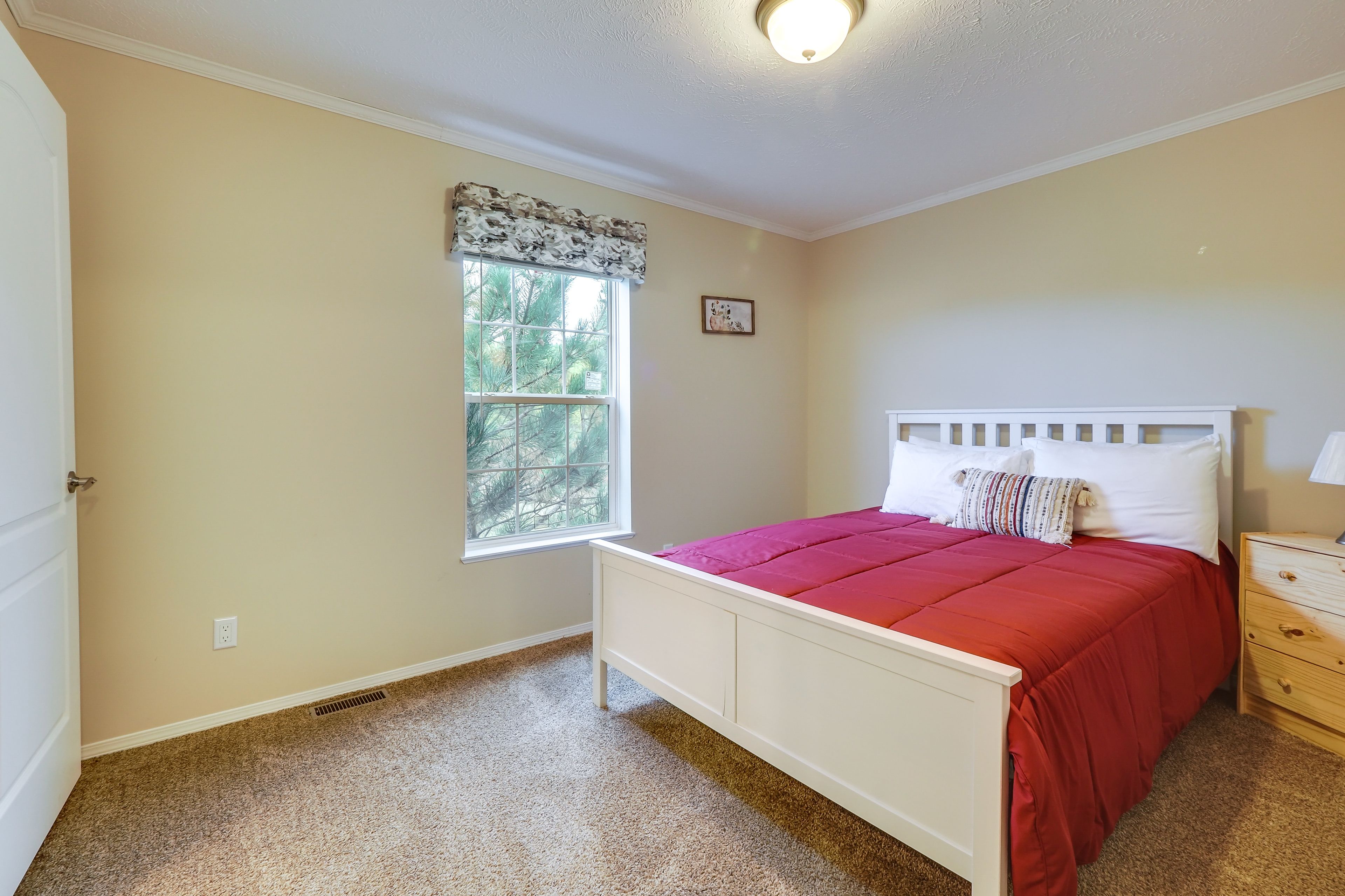Bedroom 1 | Queen Bed | En-Suite Bathroom