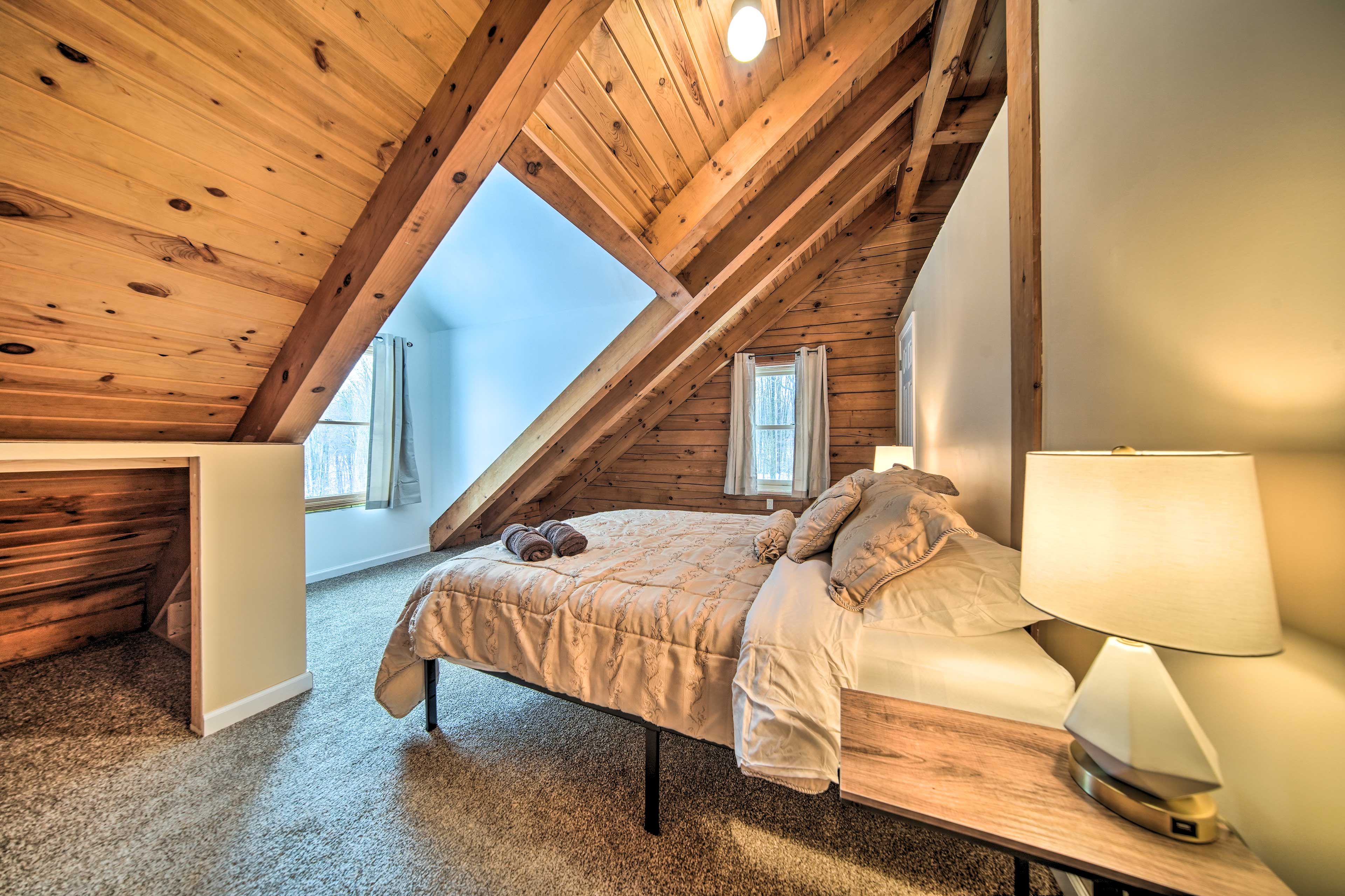 Bedroom 2 | 2nd Floor | Queen Bed