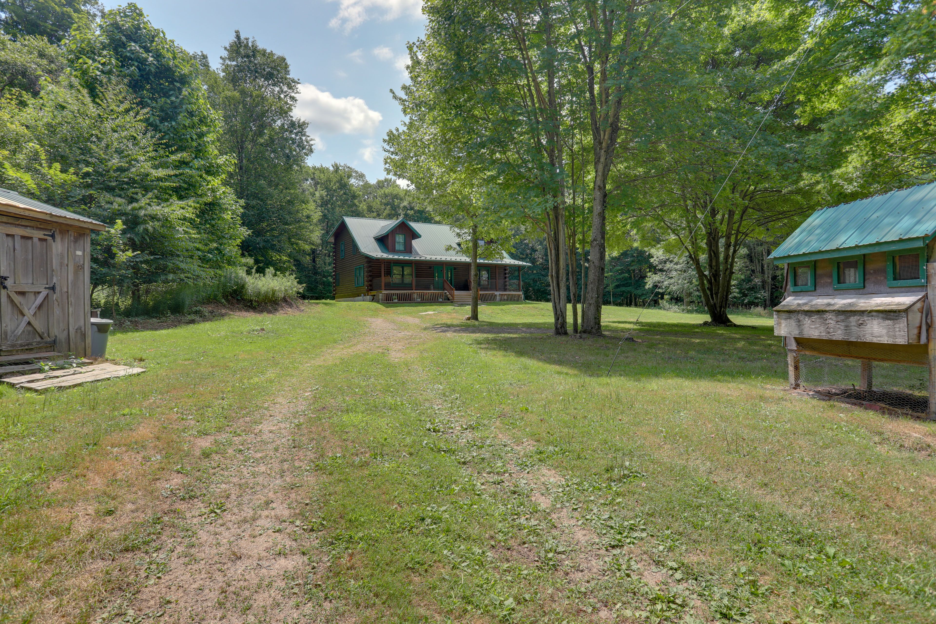 Parking | Driveway (4 Vehicles) | RV/Trailer Parking Allowed On-Site