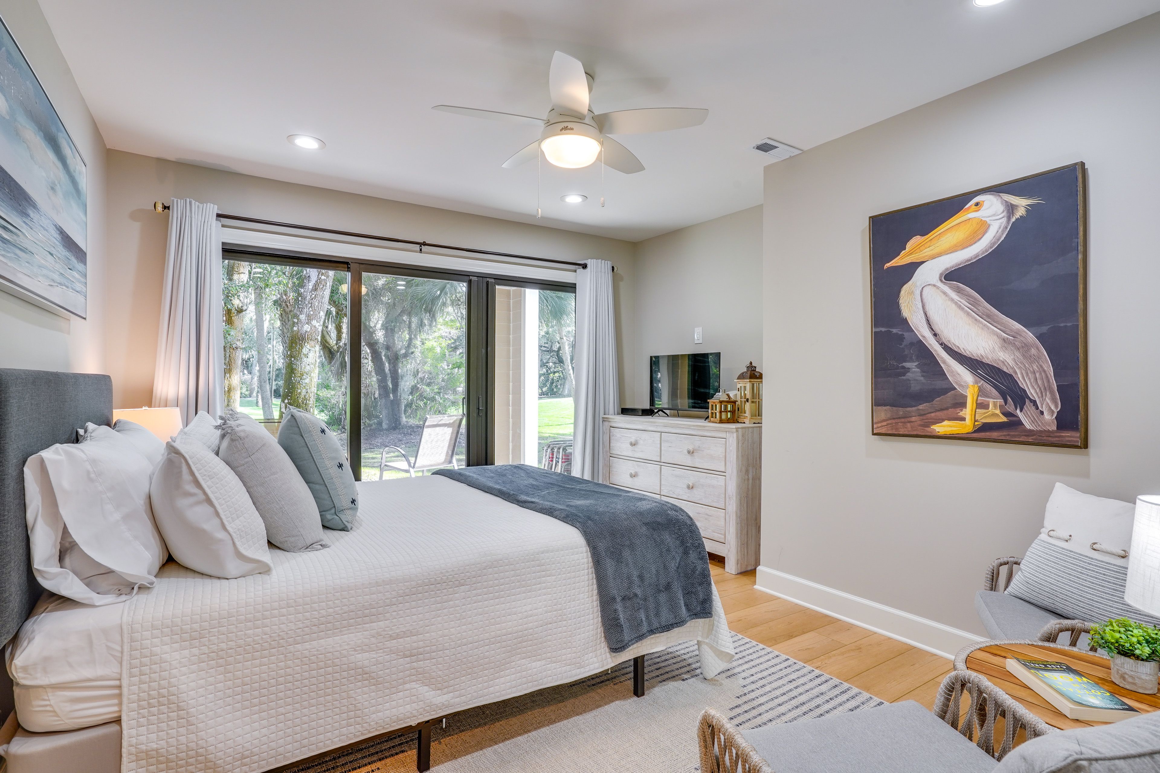 Bedroom 2 | Queen Bed | Hangers