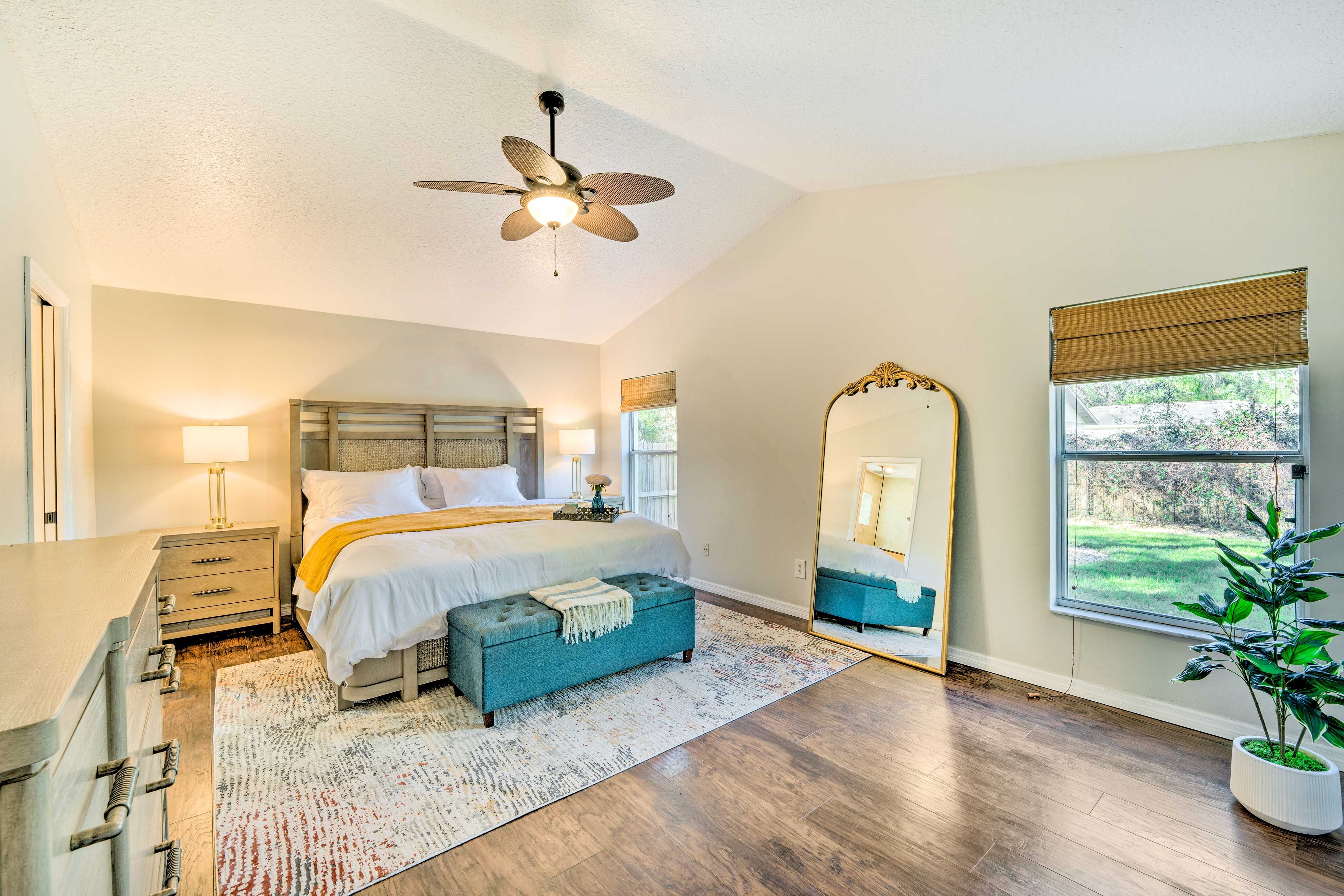 Bedroom 1 | King Bed | Linens Provided | En-Suite Bathroom
