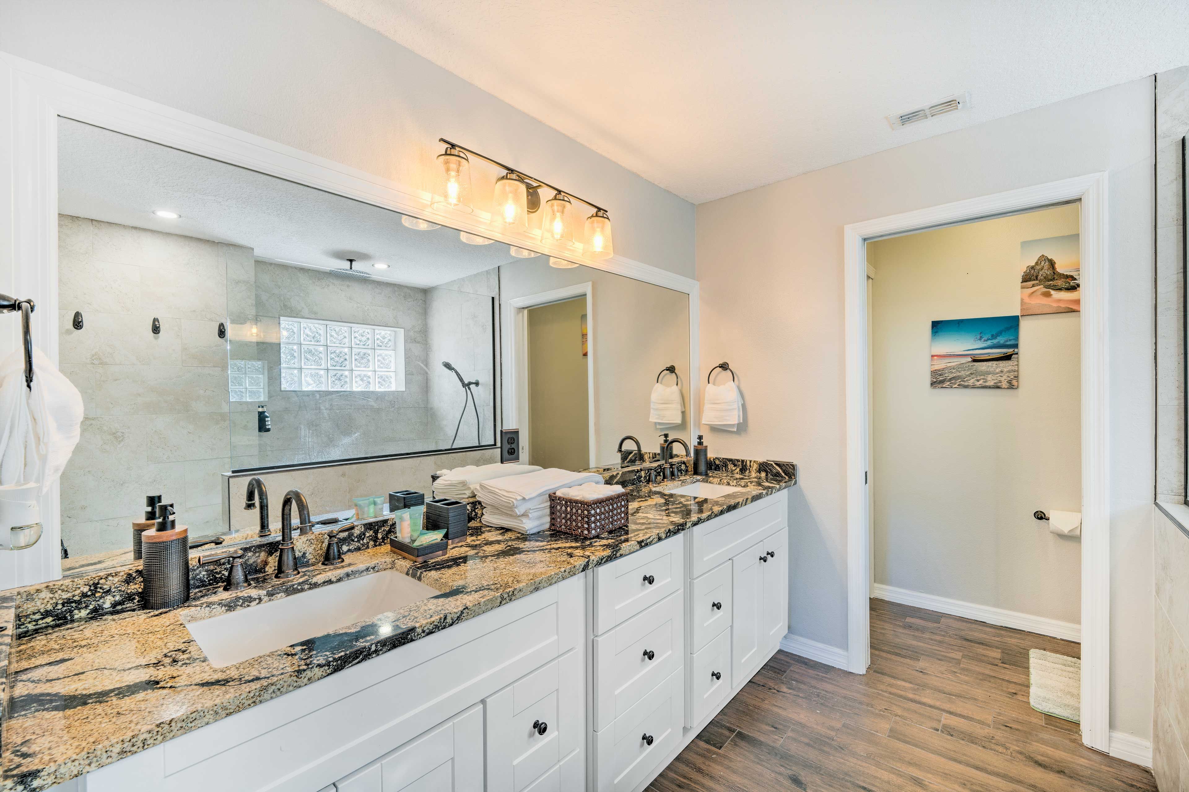 En-Suite Bathroom | Complimentary Toiletries | Towels Provided