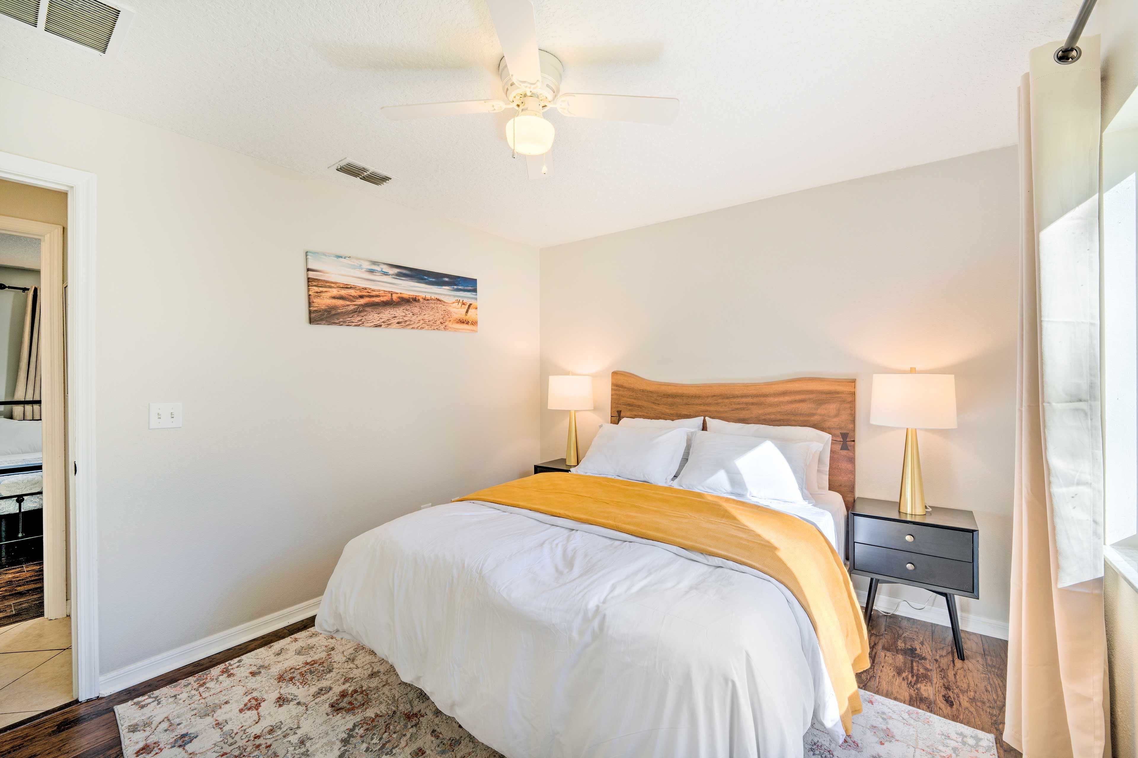 Bedroom 2 | Queen Bed