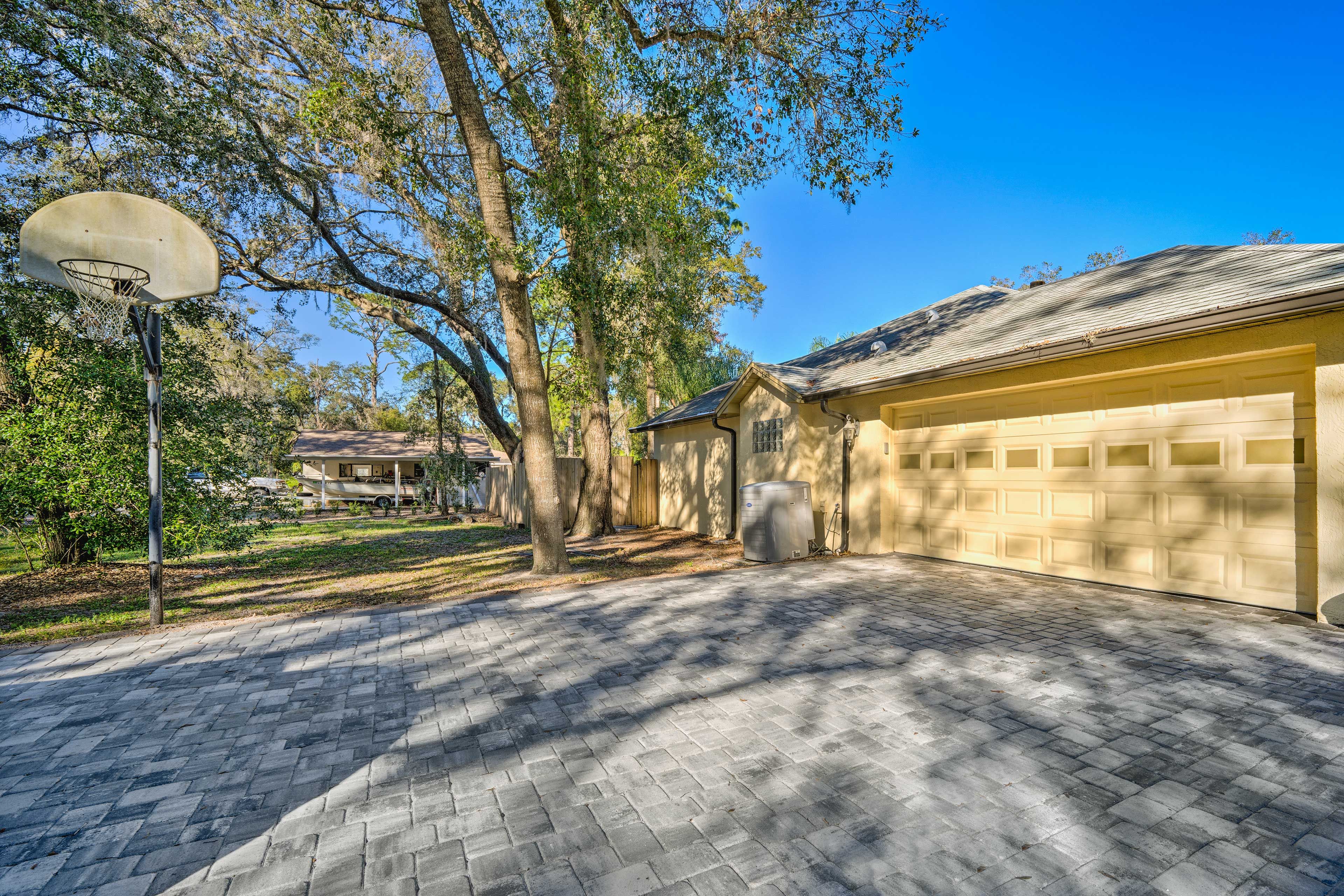 Parking | Driveway (6 Vehicles) | No Garage Access