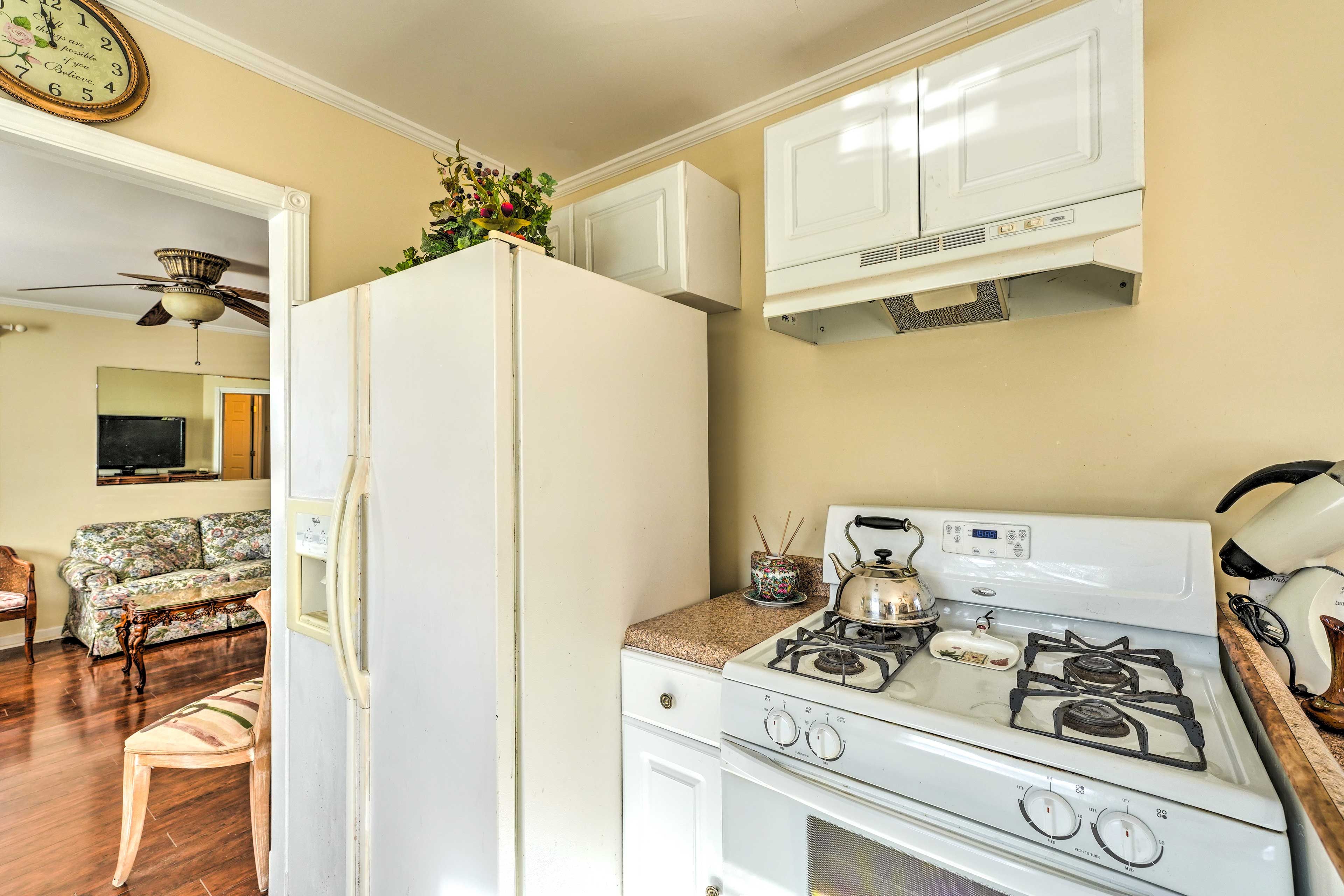 Kitchen | Blender | Crockpot | Coffee Maker | Tea Kettle | Toaster | Stand Mixer
