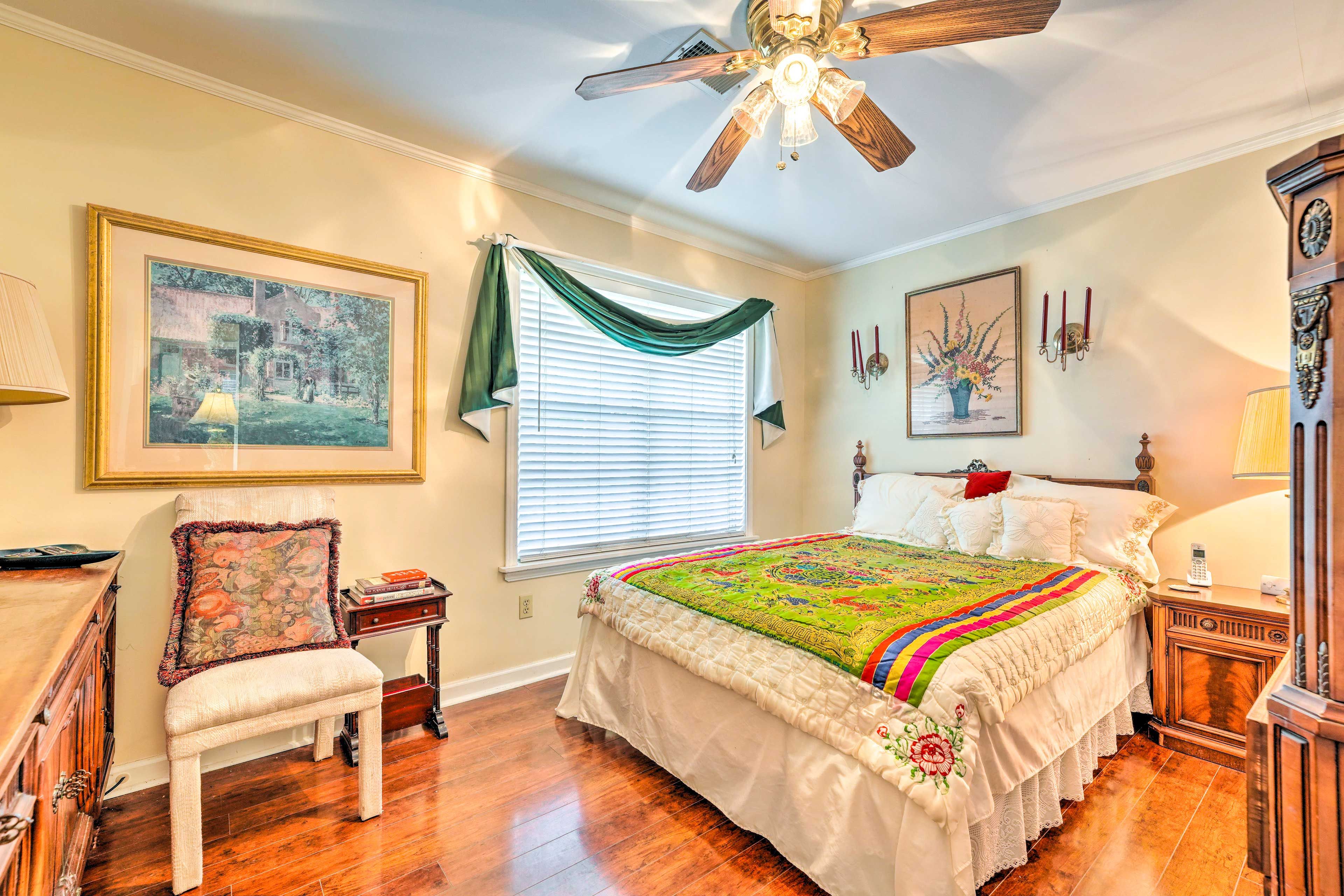 Bedroom 1 | Queen Bed | Linens & Towels | Smart TV