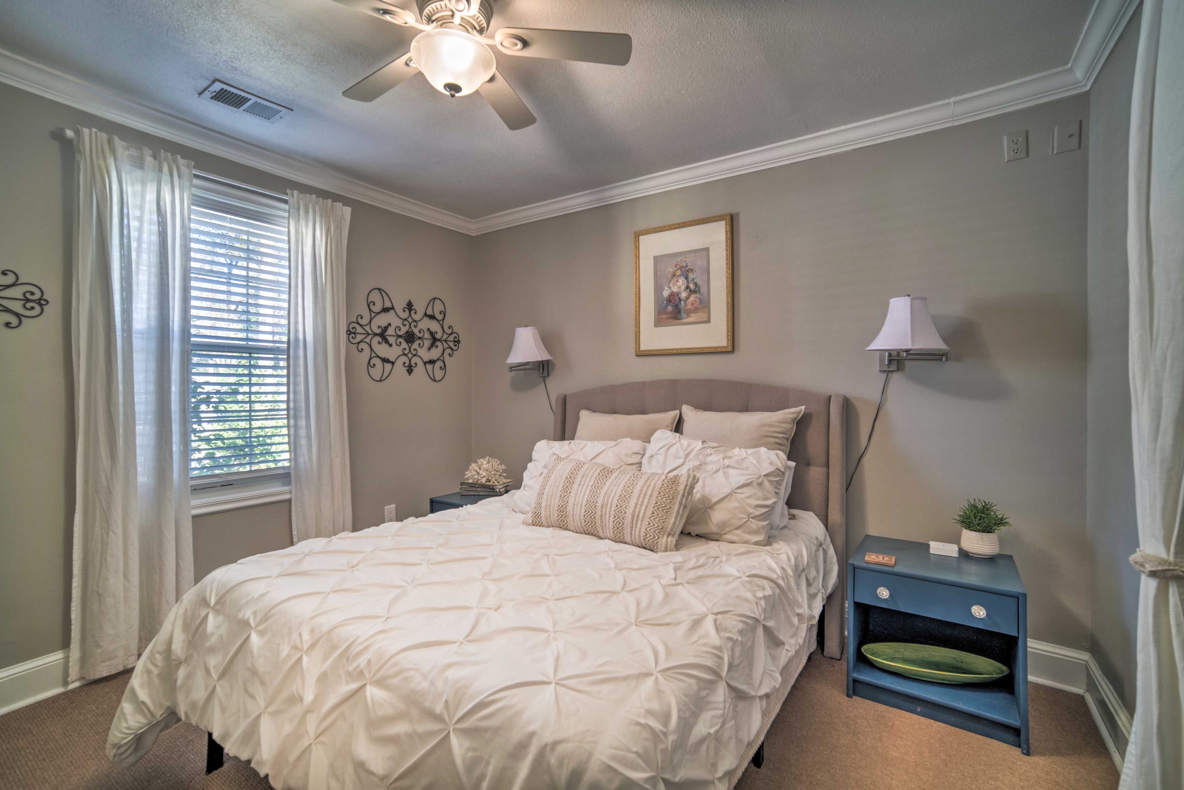 Bedroom 1 | Queen Bed