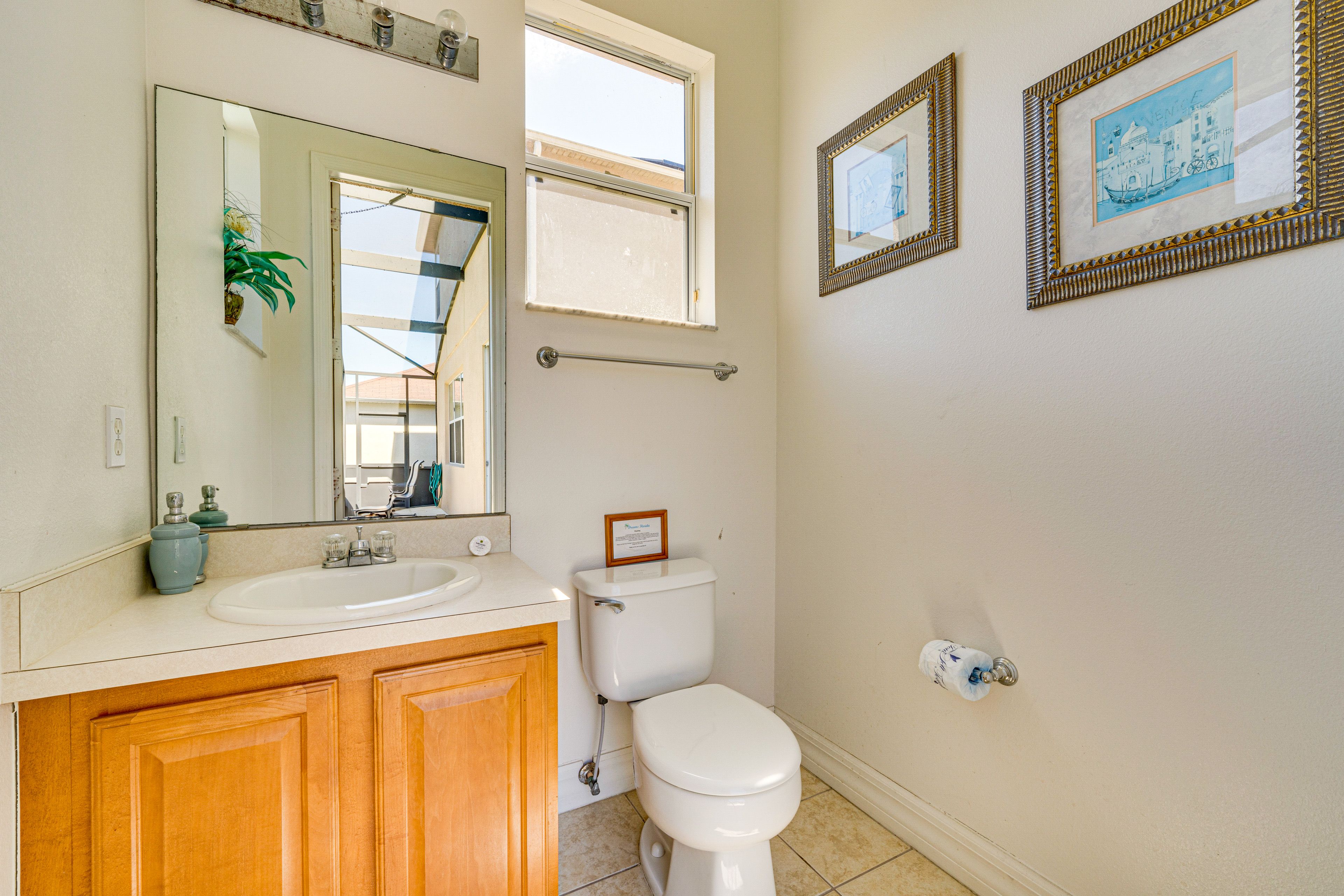 Half Bathroom | 1st Floor