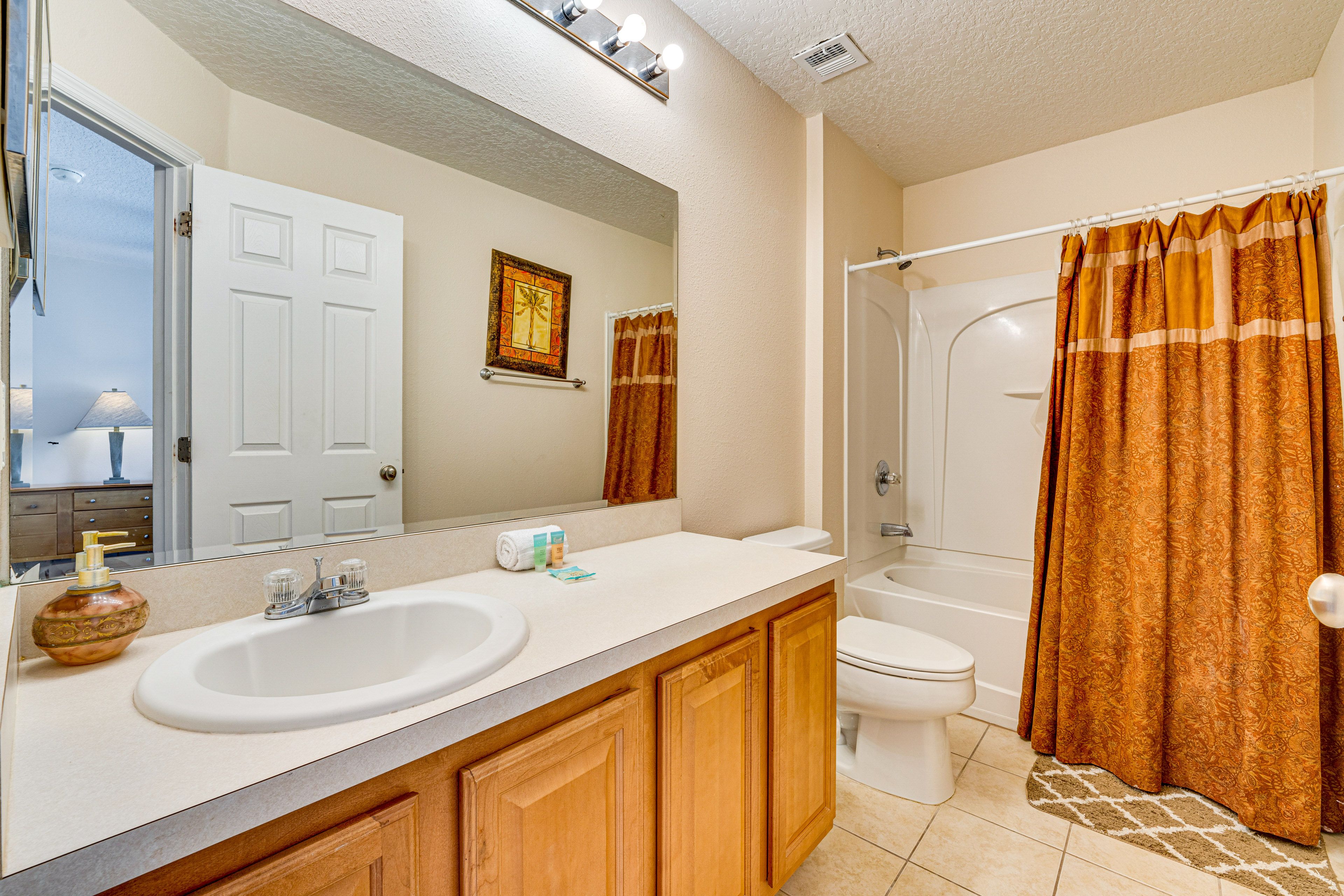 Bathroom | 2nd Floor