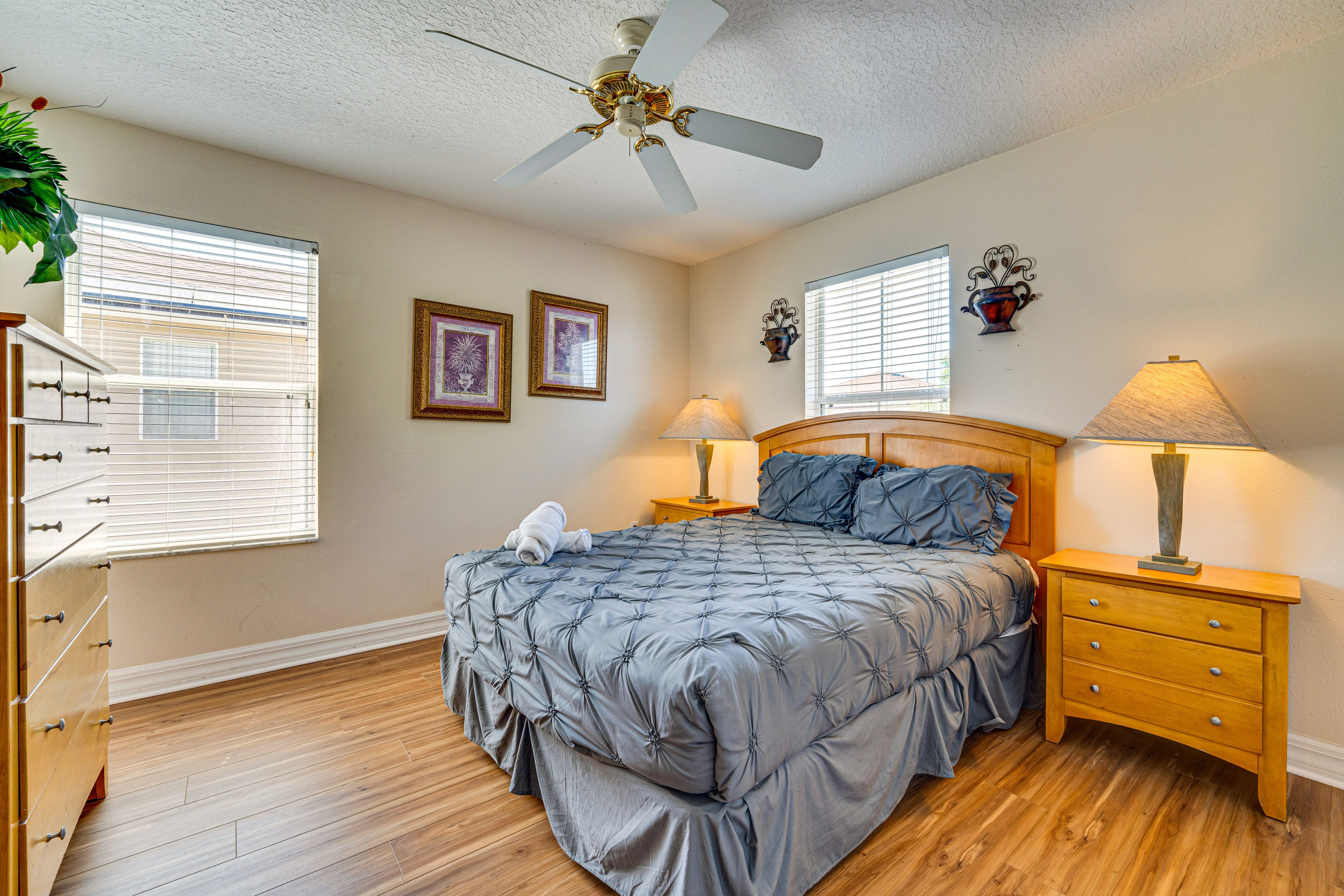 Bedroom 3 | Queen Bed | Smart TV | 2nd Floor