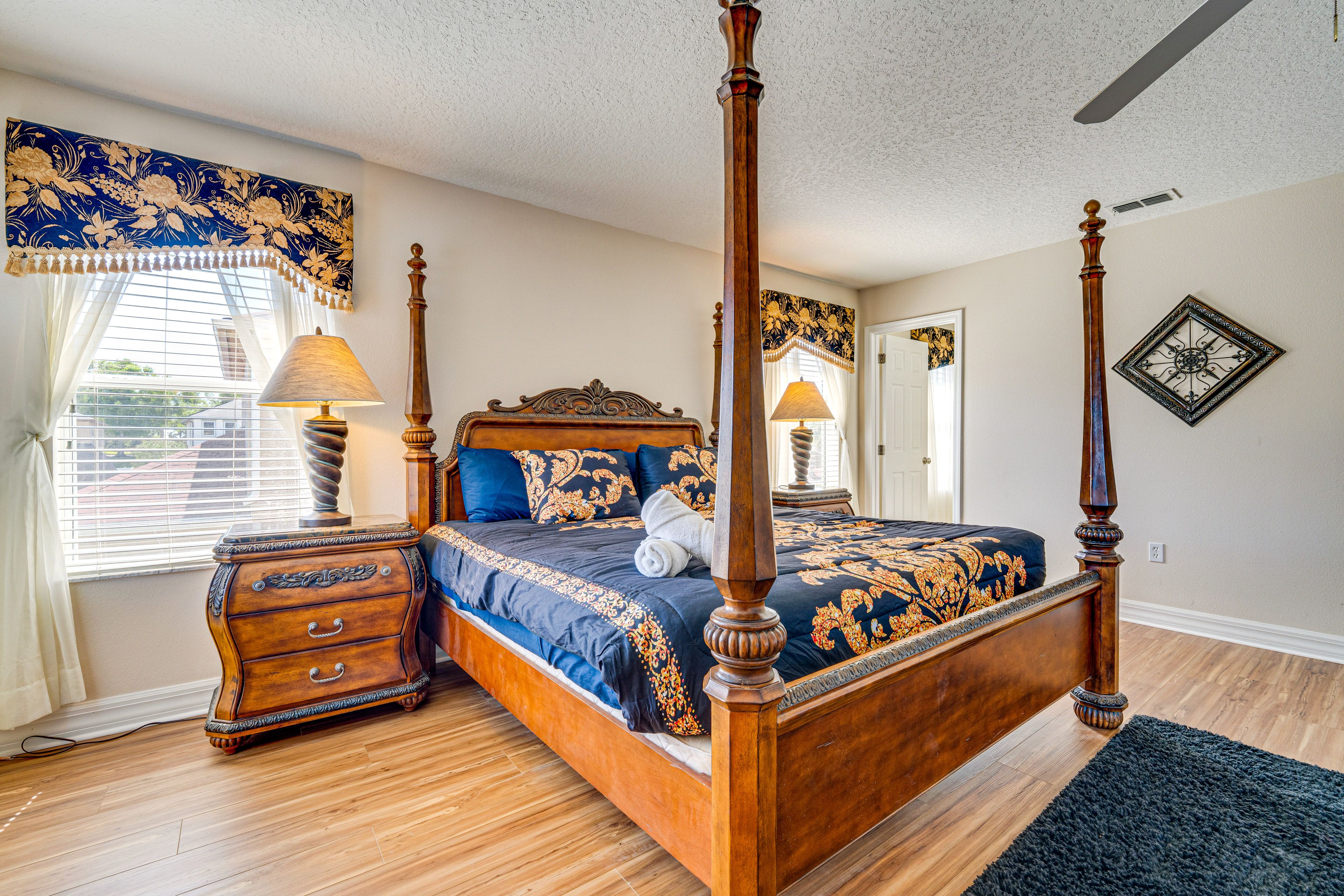 Bedroom 2 | King Bed | Smart TV | 2nd Floor