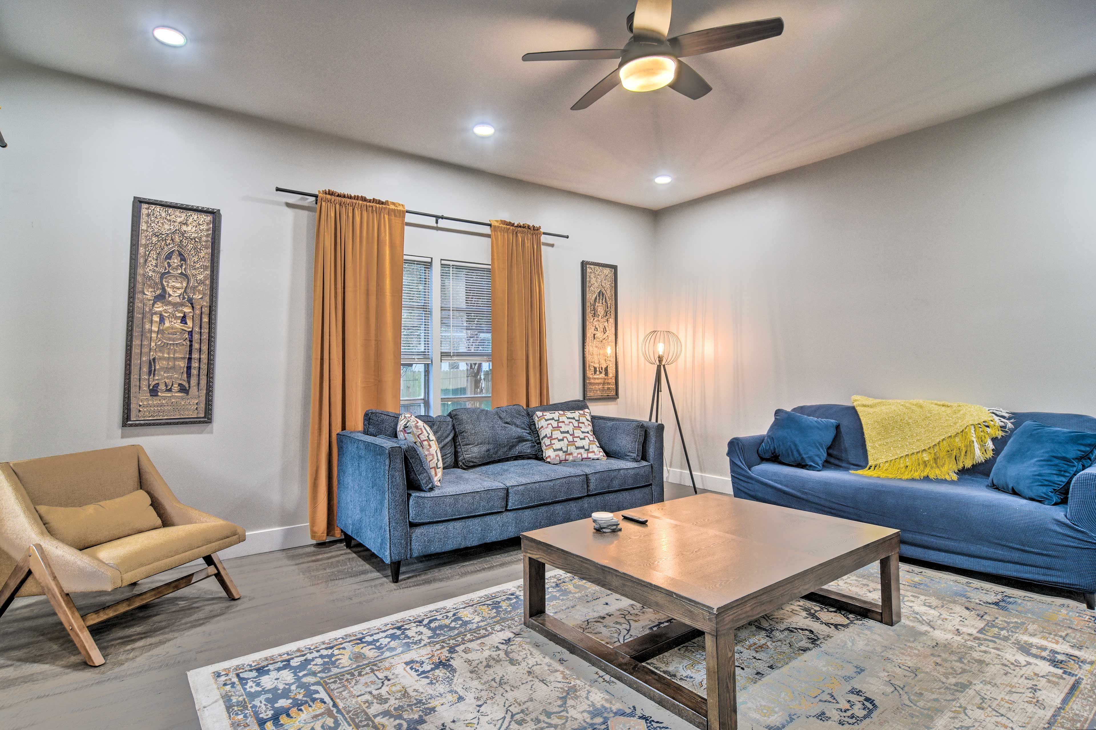 Living Room | Smart TVs
