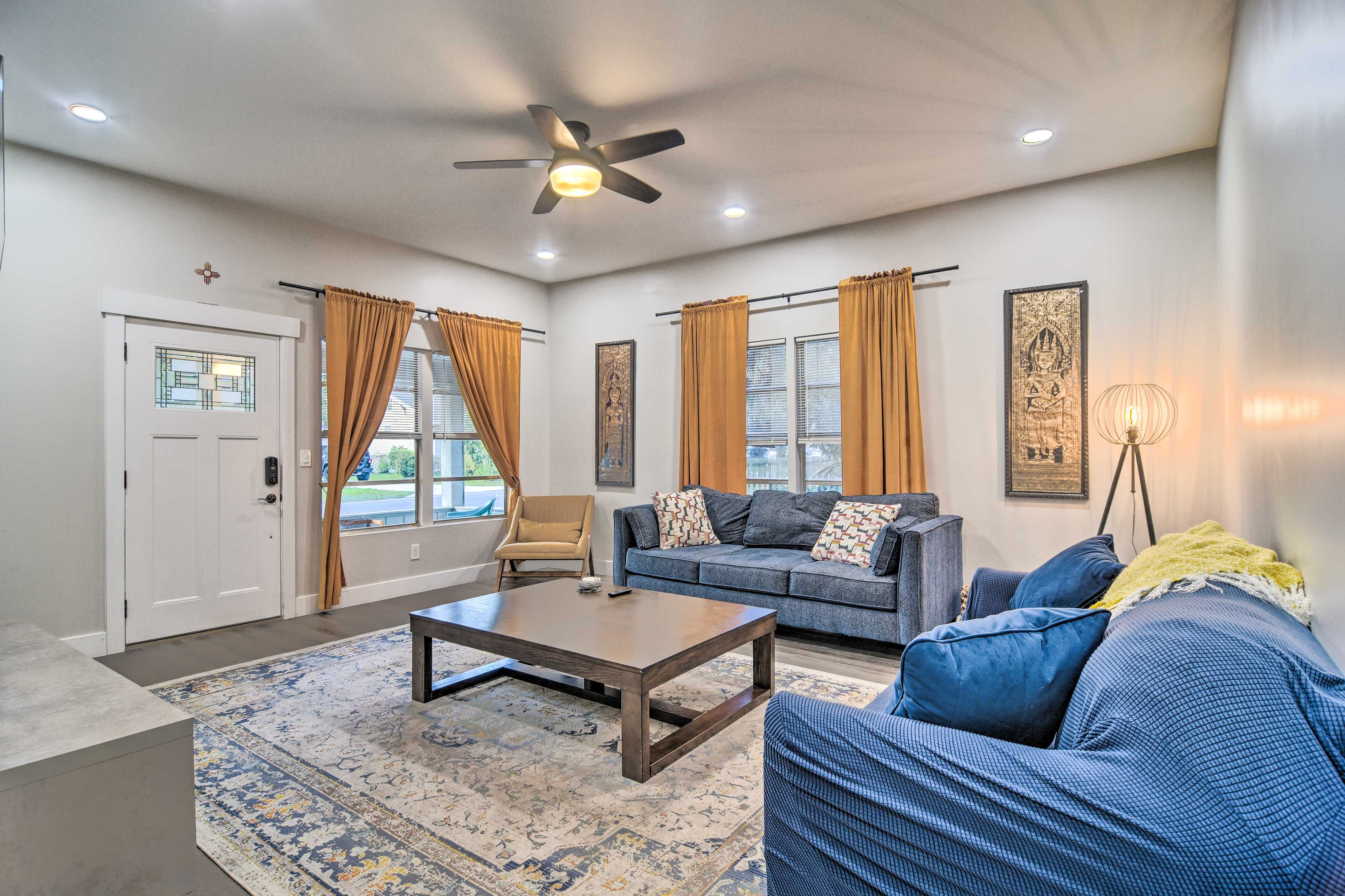 Living Room | Keyless Entry | Central A/C & Heating | Free WiFi