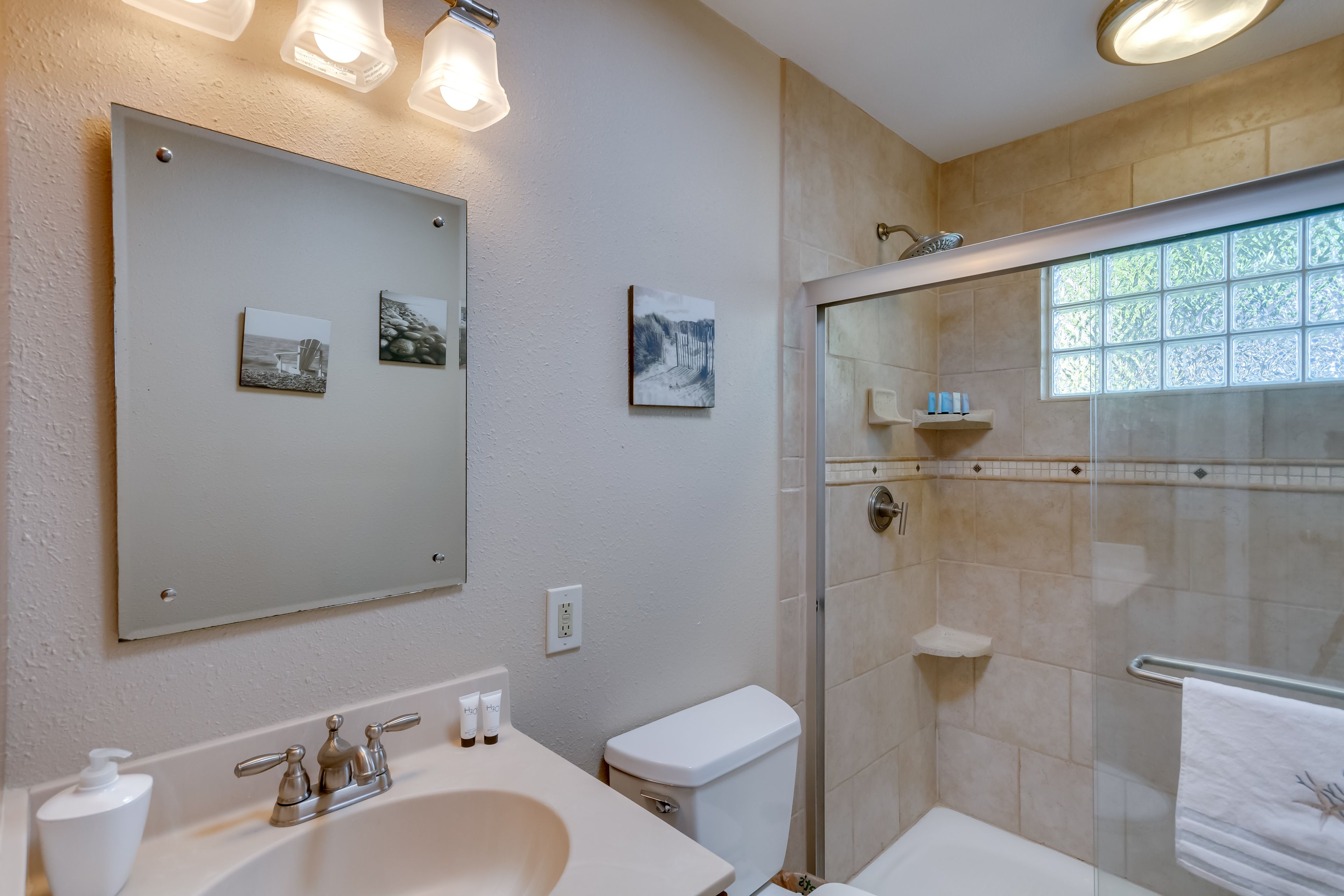 Full Bathroom | Complimentary Toiletries