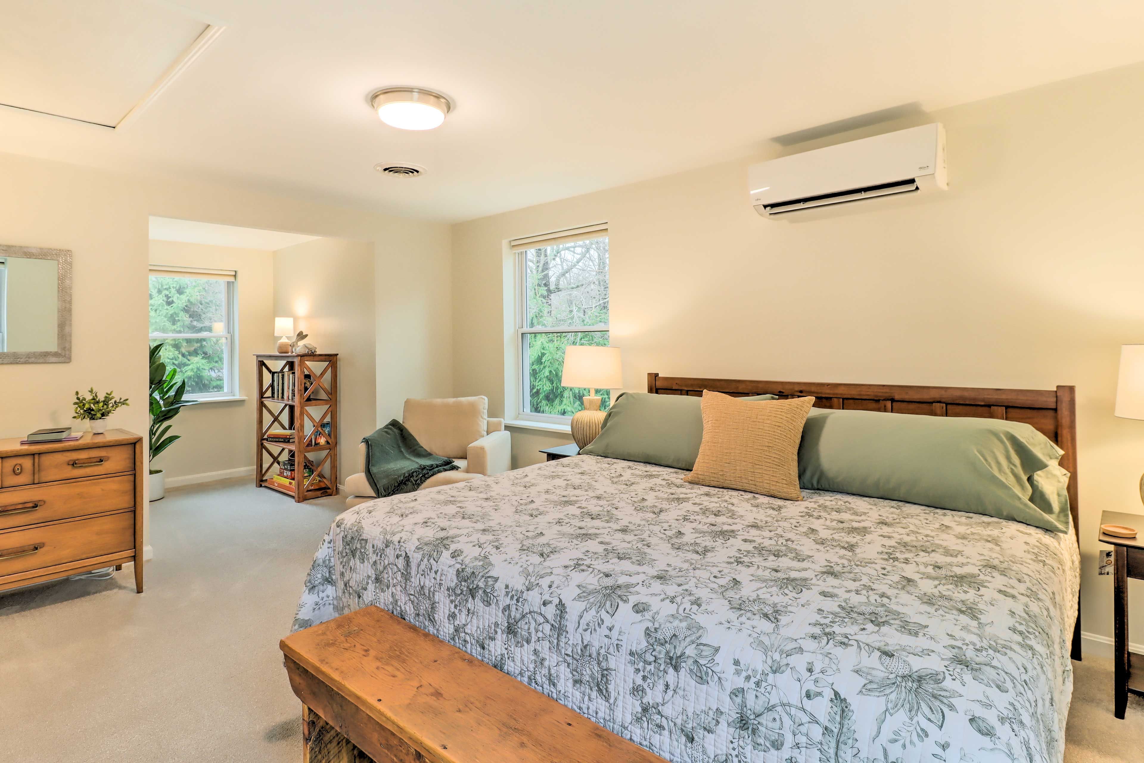 Bedroom 1 | King Bed | Linens Provided | 1st Floor