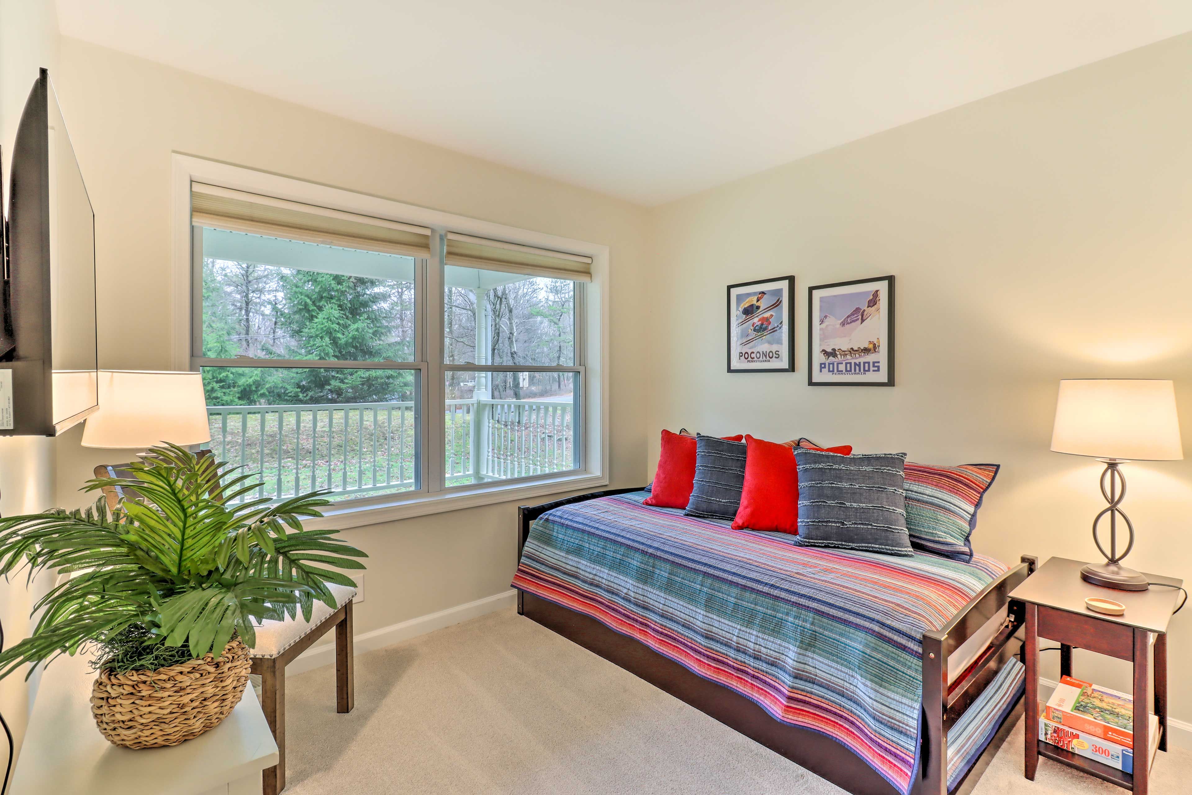Bedroom 4 | Twin Bed | 1st Floor