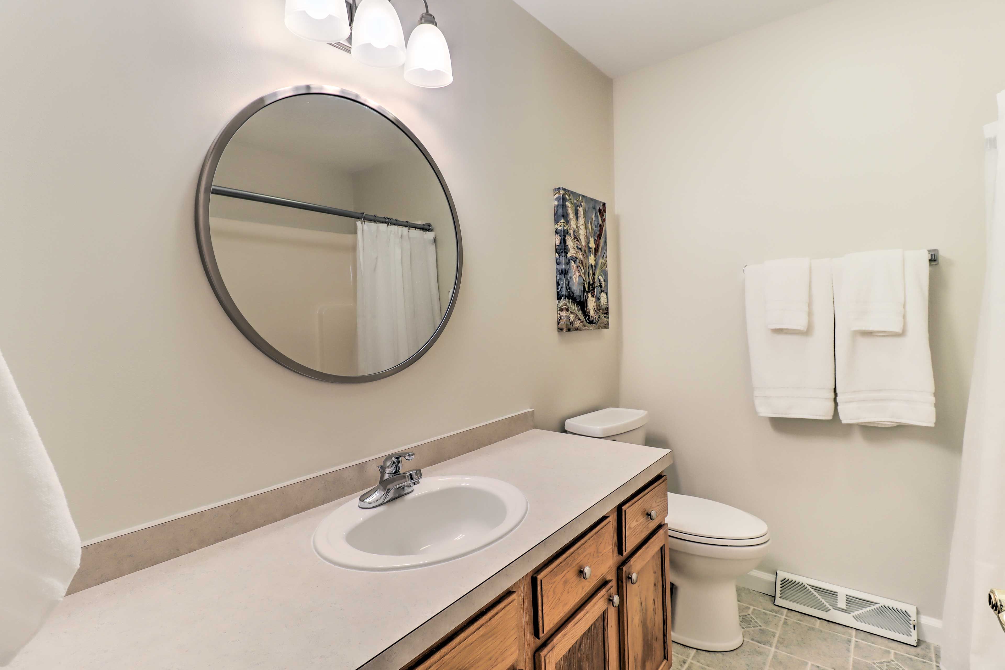 Full Bathroom | Toiletries Provided | 1st Floor