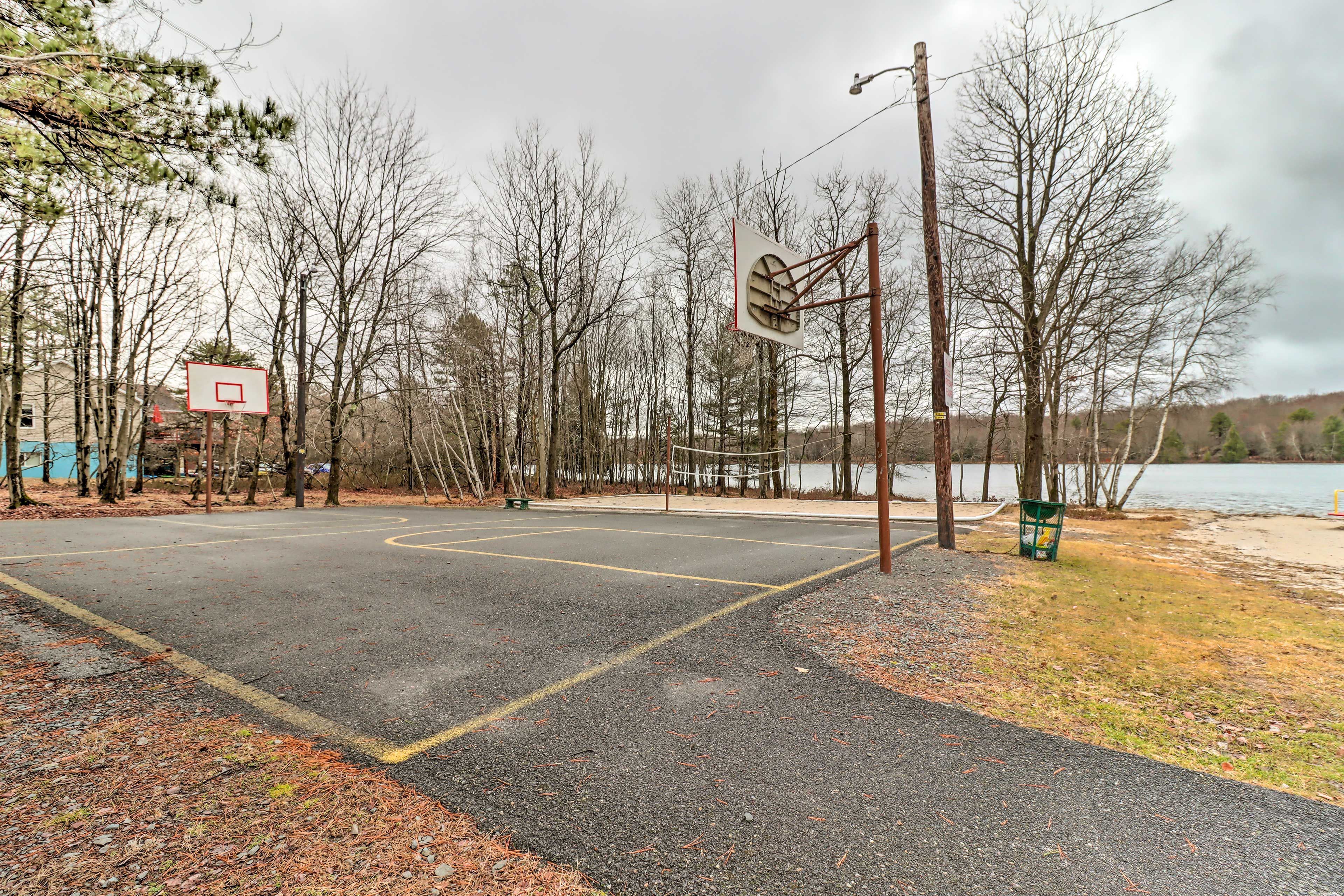 Community Amenities | Basketball Court | Pool | Business Center
