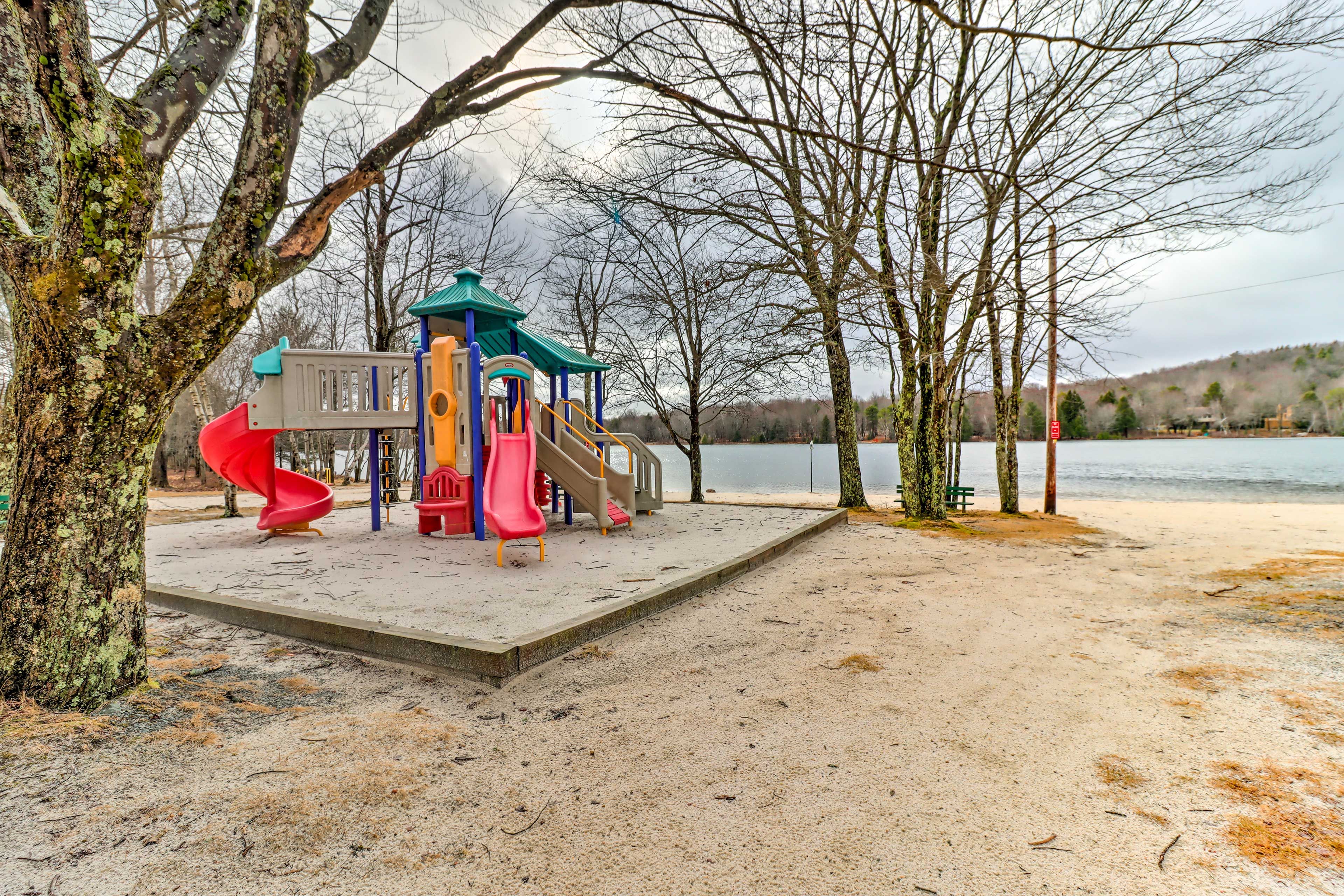 Community Amenities | Playground | Tennis Court