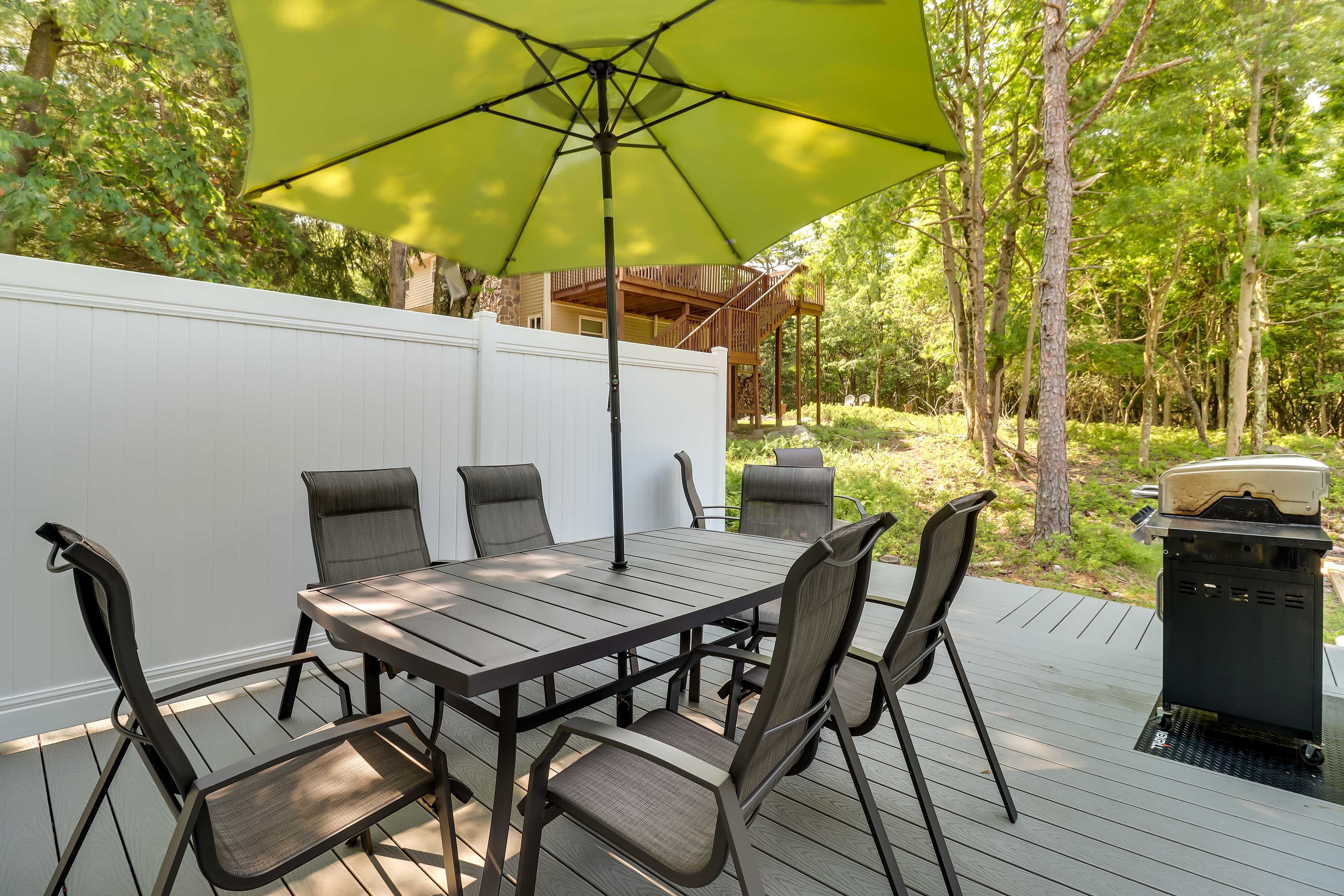 Spacious Yard | Gas Grill