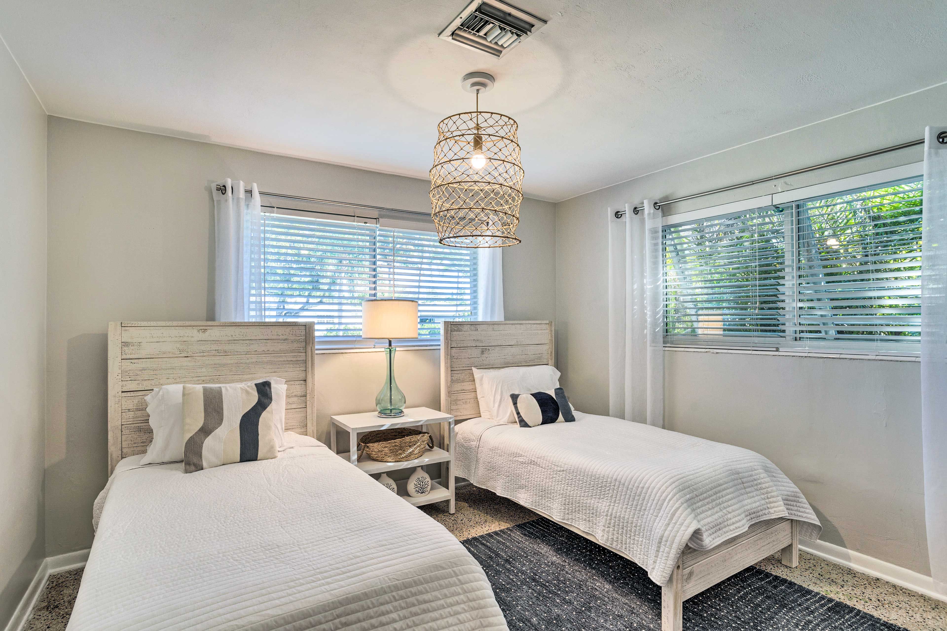 Bedroom 3 | 2 Twin Beds | Pack 'n Play