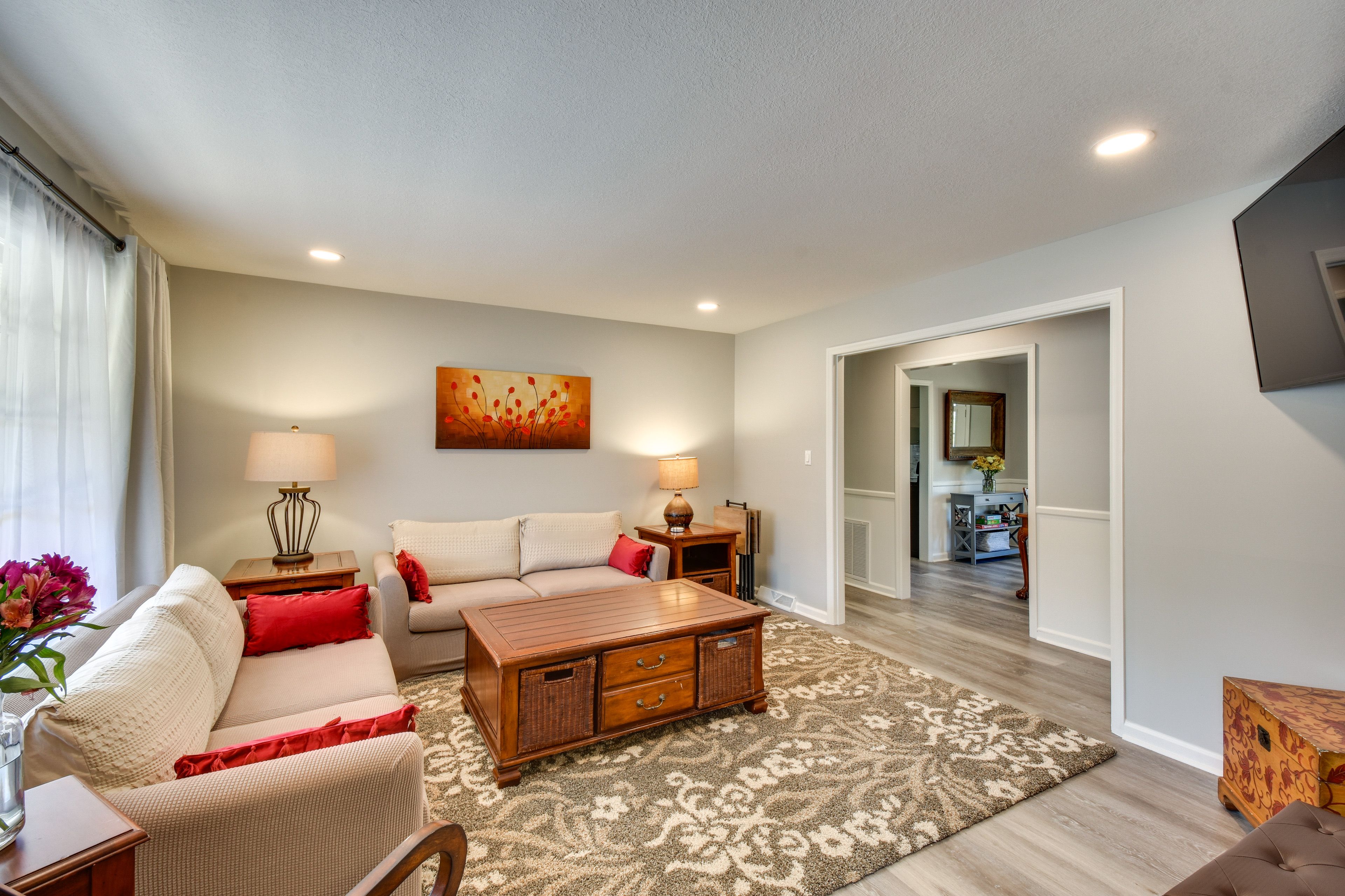 Alternate Living Area | Smart TV