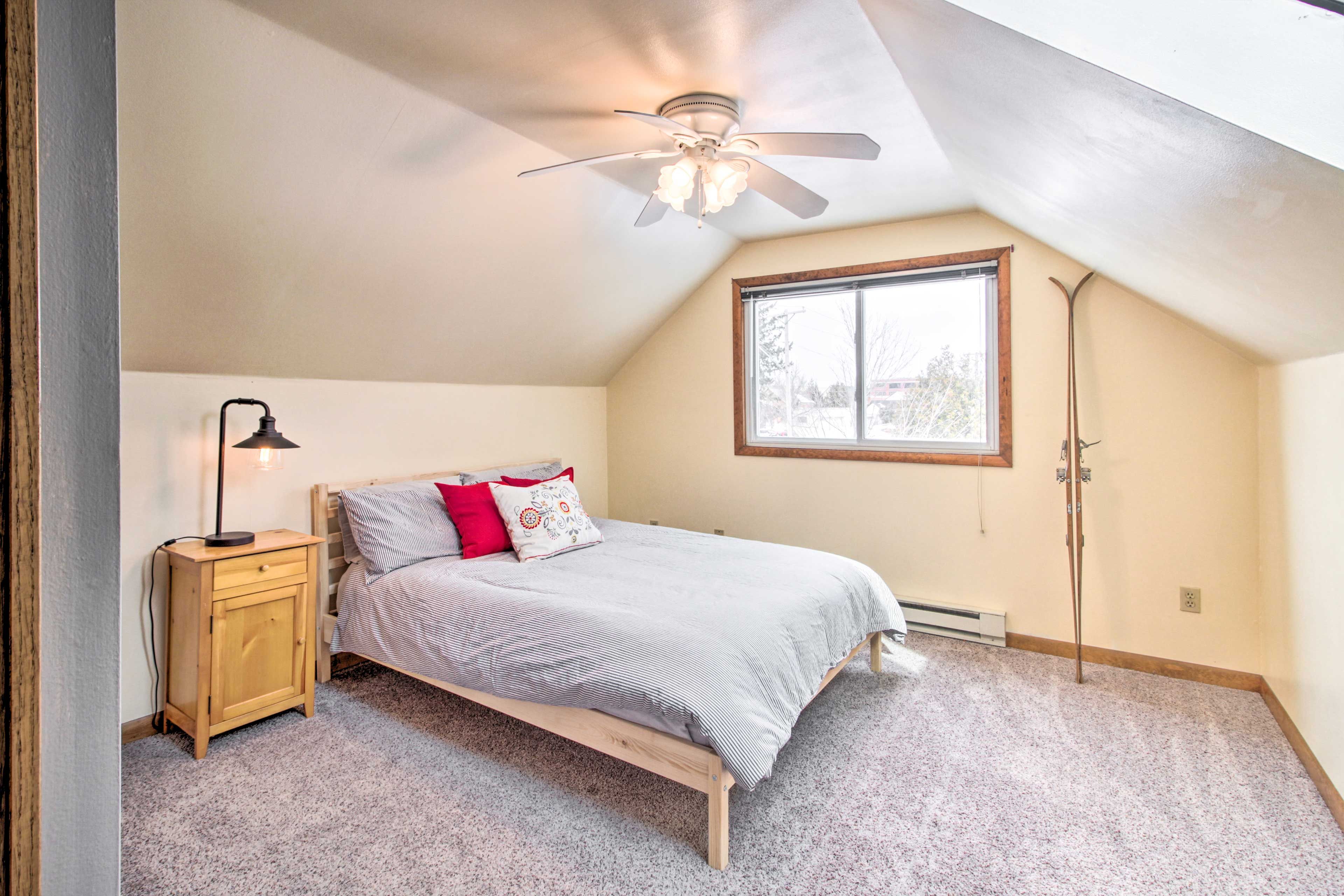 Bedroom 2 | Queen Bed