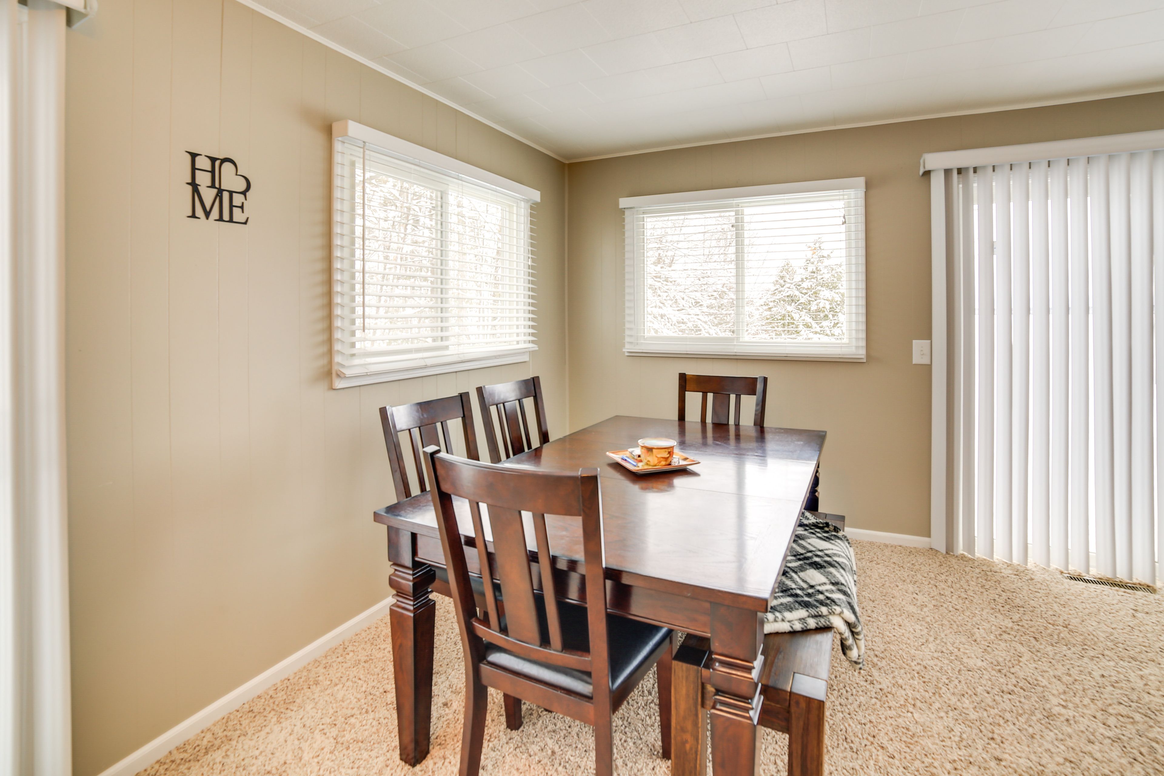 Dining Area | Dishware/Flatware