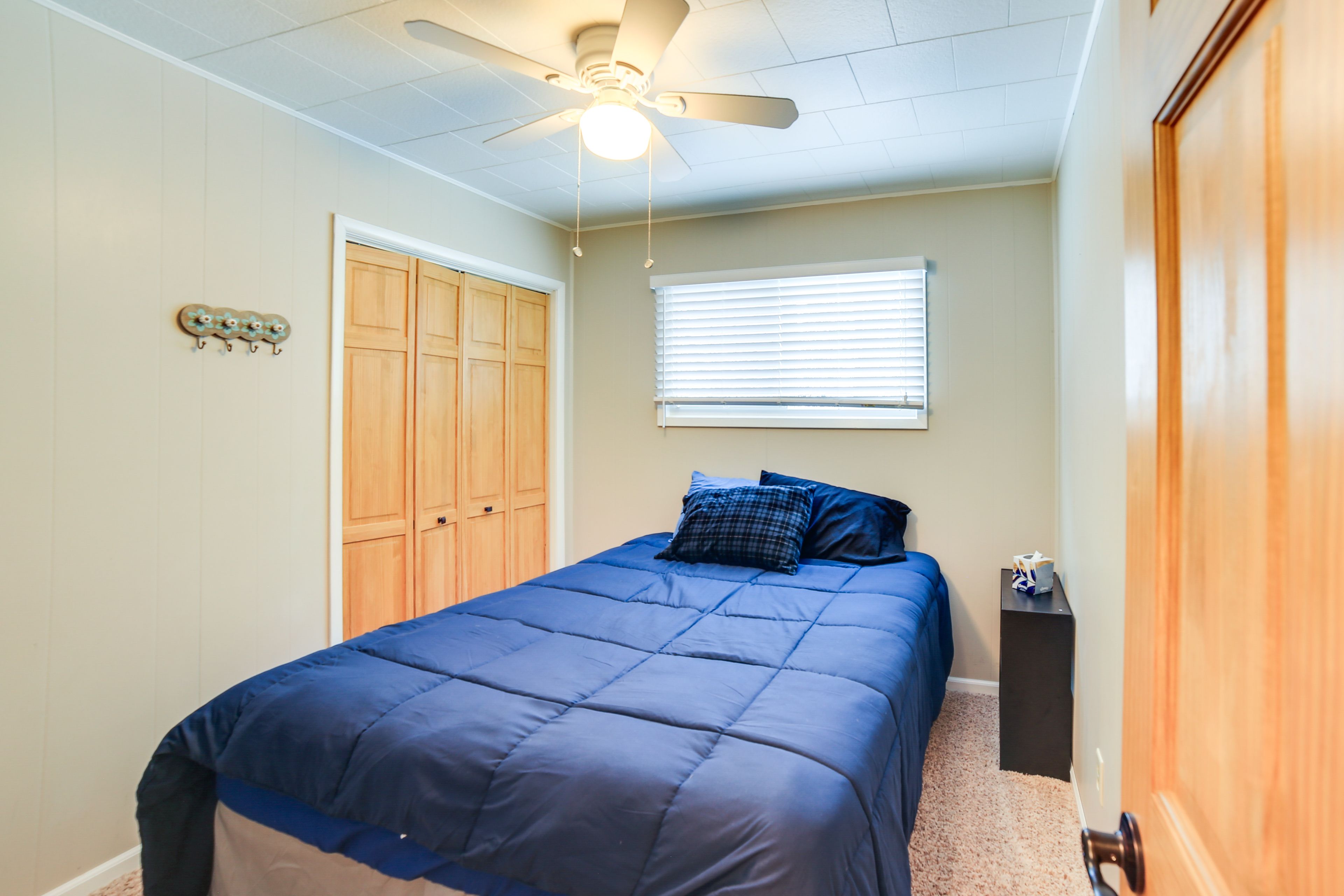 Bedroom 3 | Queen Bed