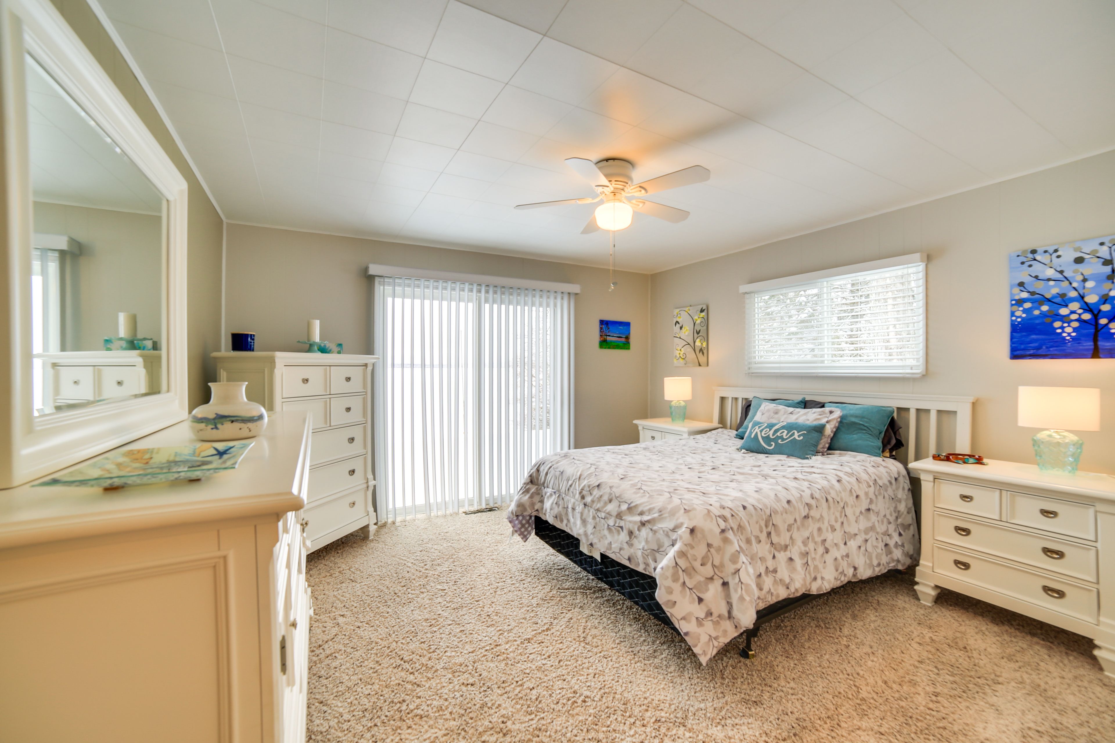 Bedroom 1 | Queen Bed