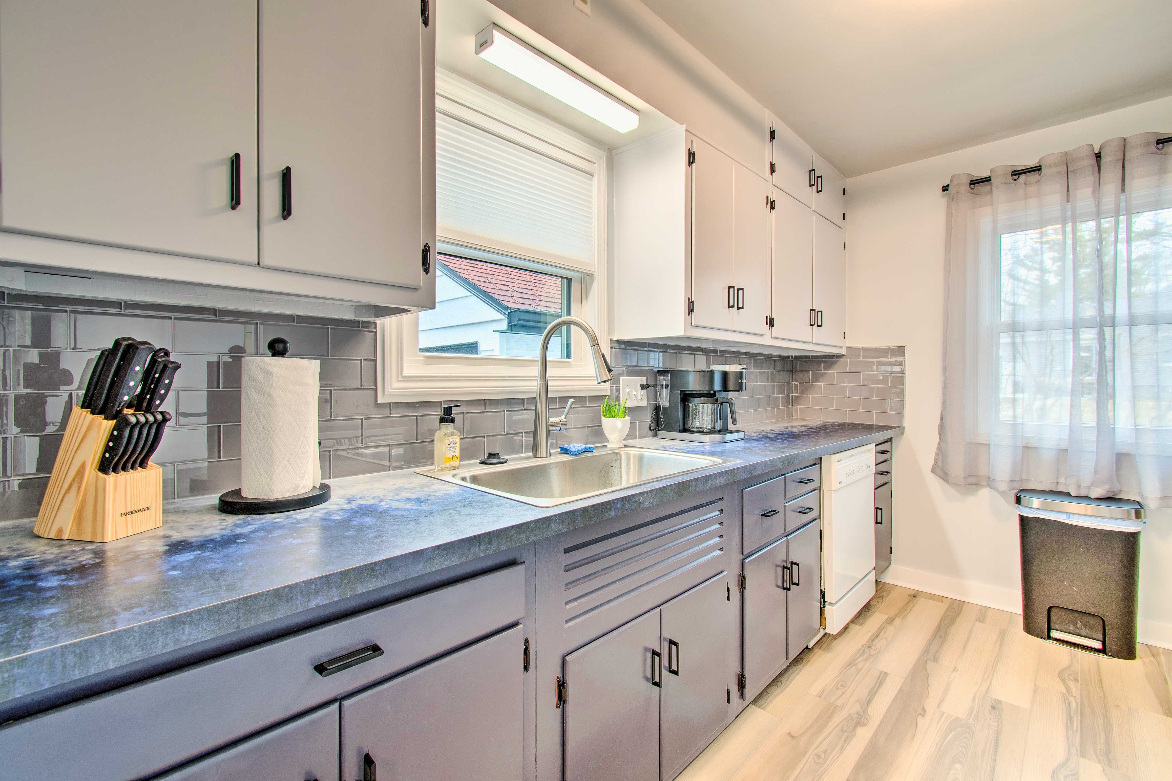 Kitchen | Single-Story Home | Free WiFi | Steps to Illinois State University