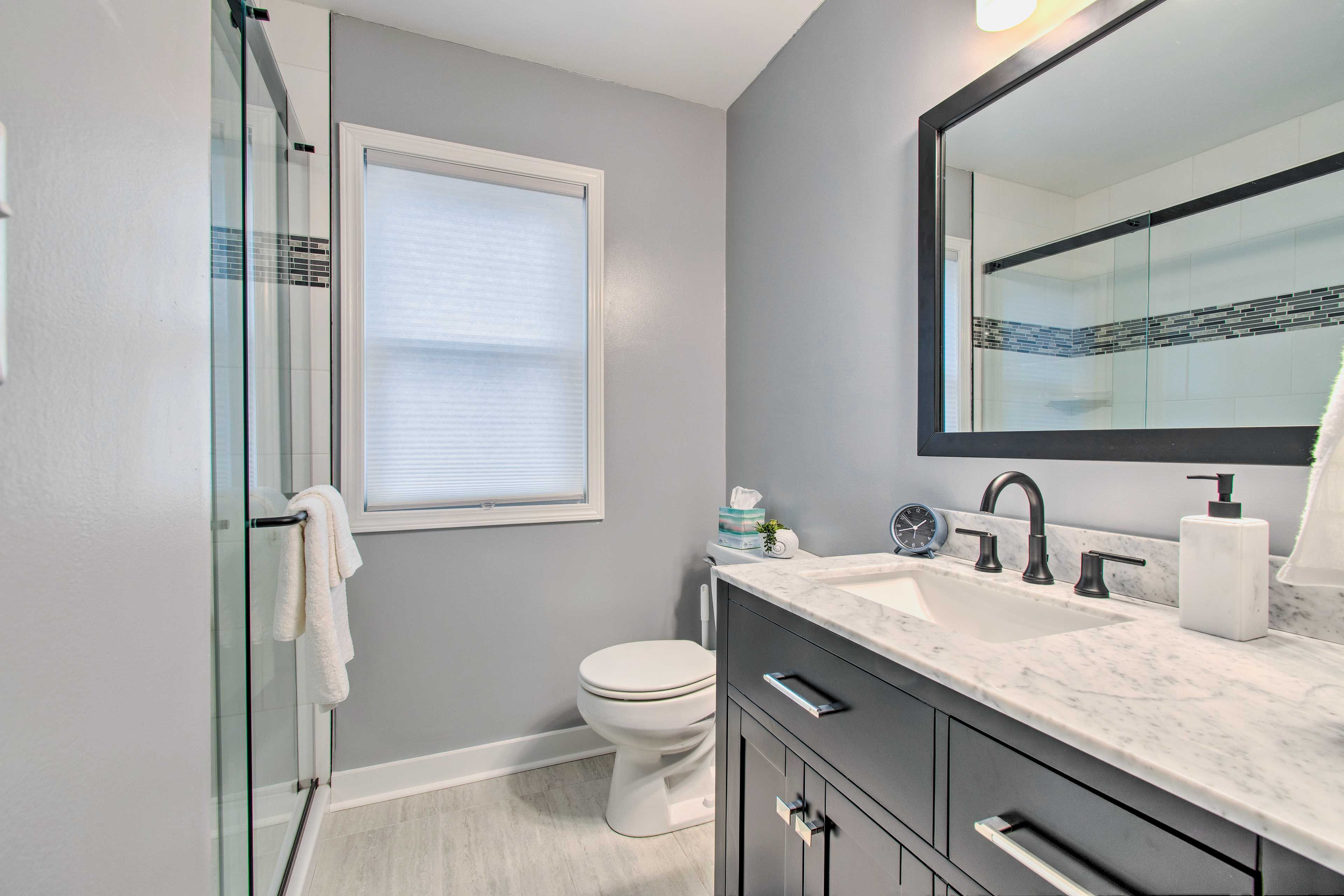 Full Bathroom | Complimentary Toiletries
