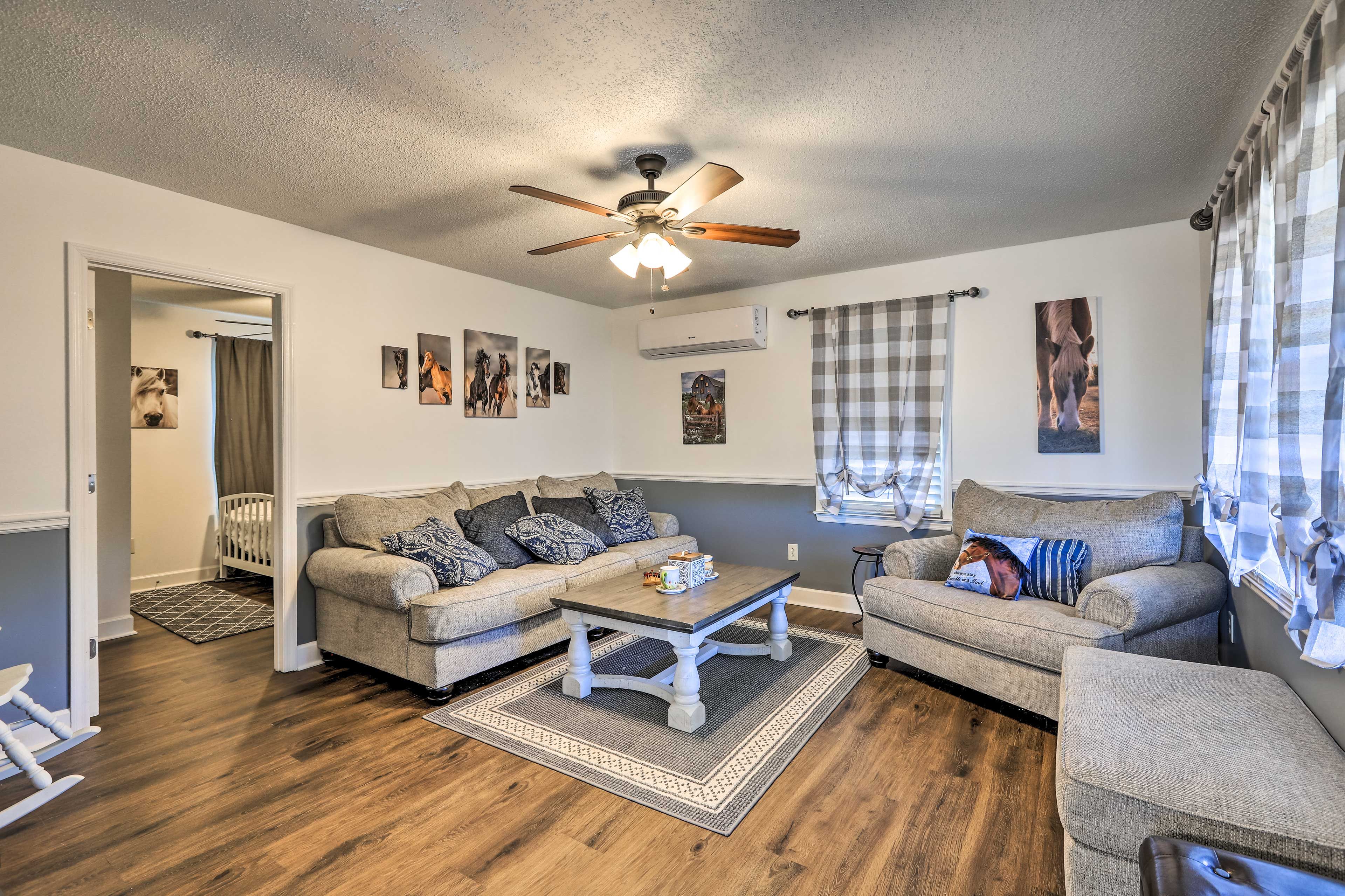 Living Room | Free WiFi | Central A/C